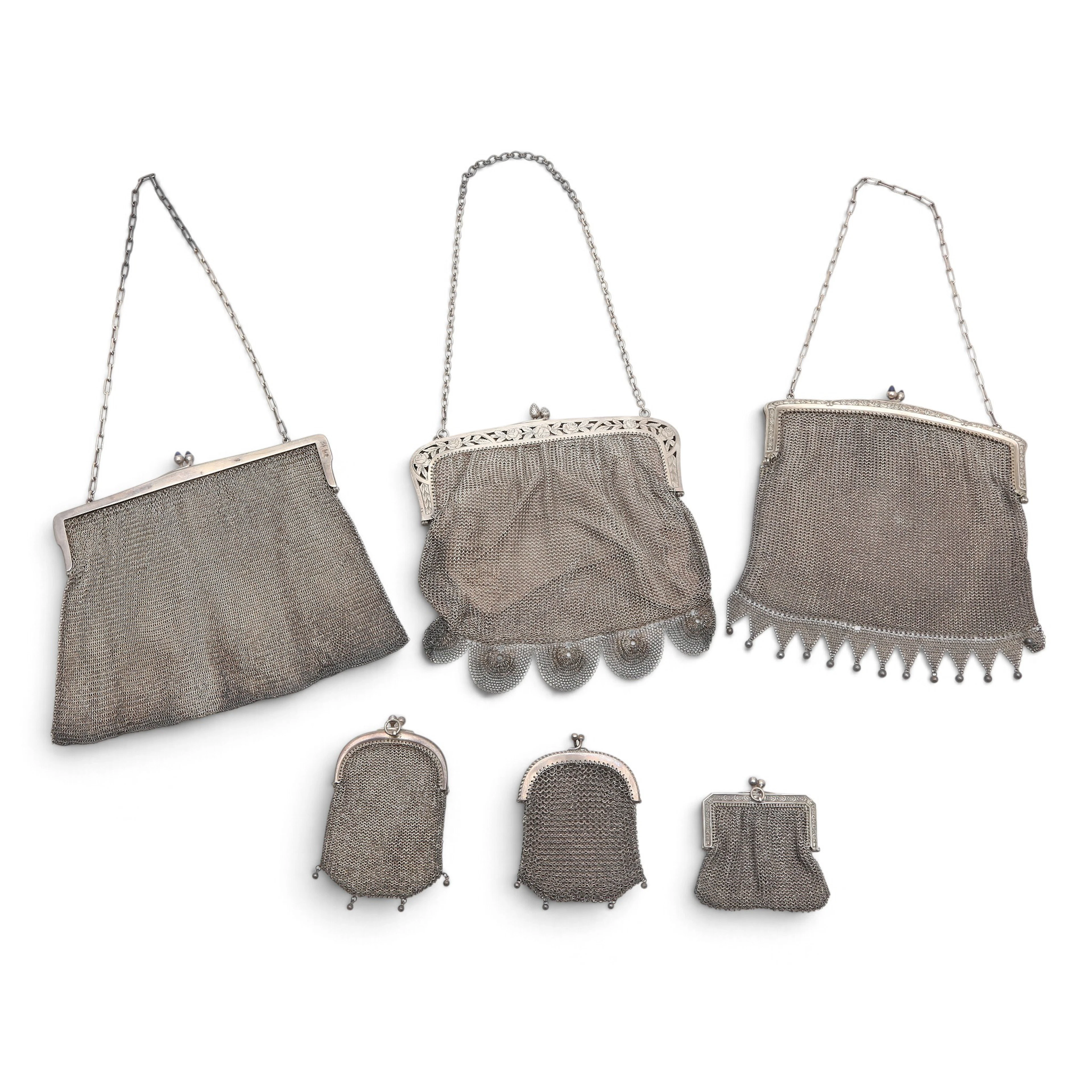 Tres bolsos y tres monederos Belle Époque en malla de plata, de principios