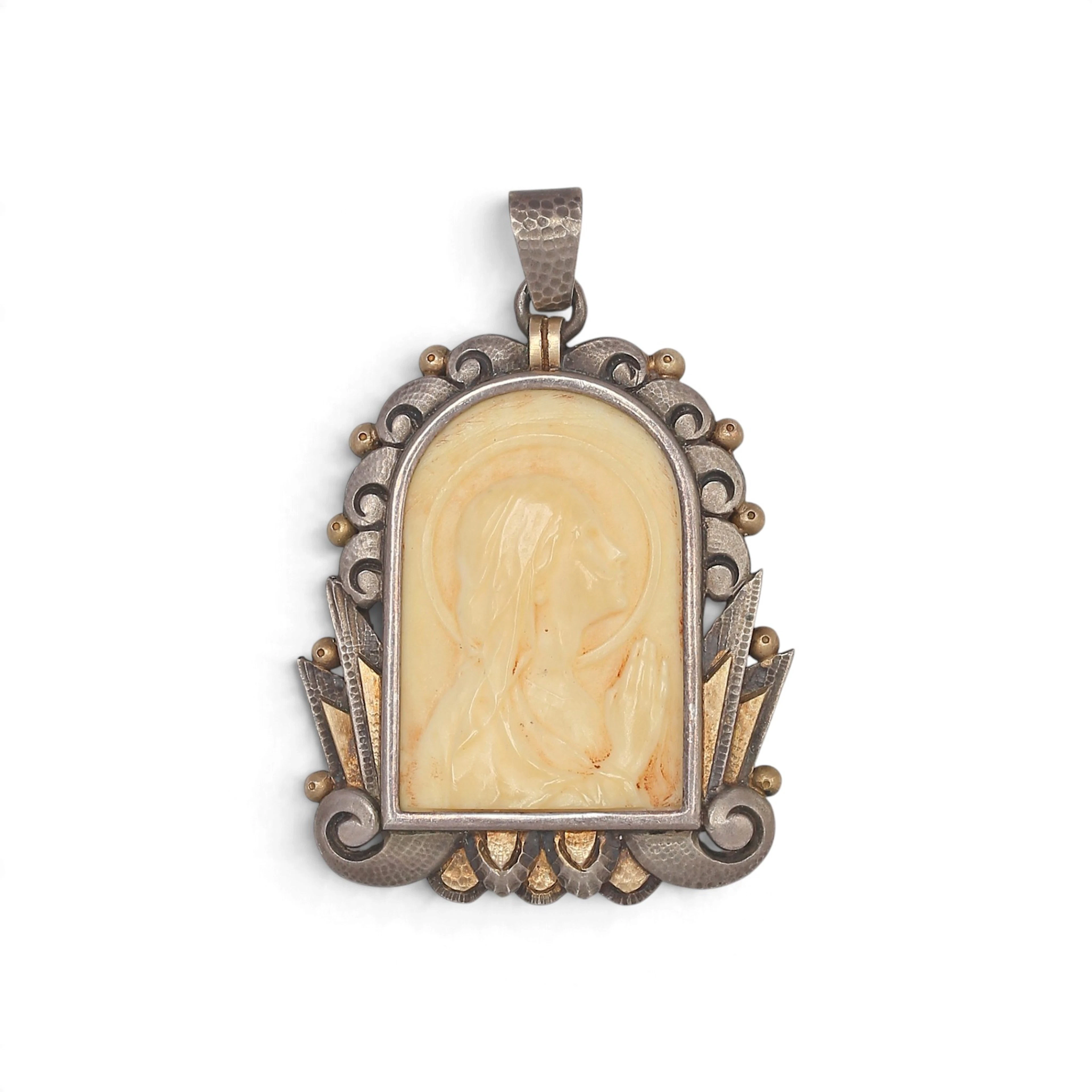 Catalan Art Deco devotional medal in silver, circa 1930.