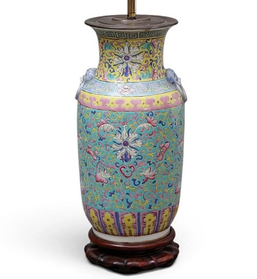 Chinese "famille rose" porcelain vase, early 20th century.