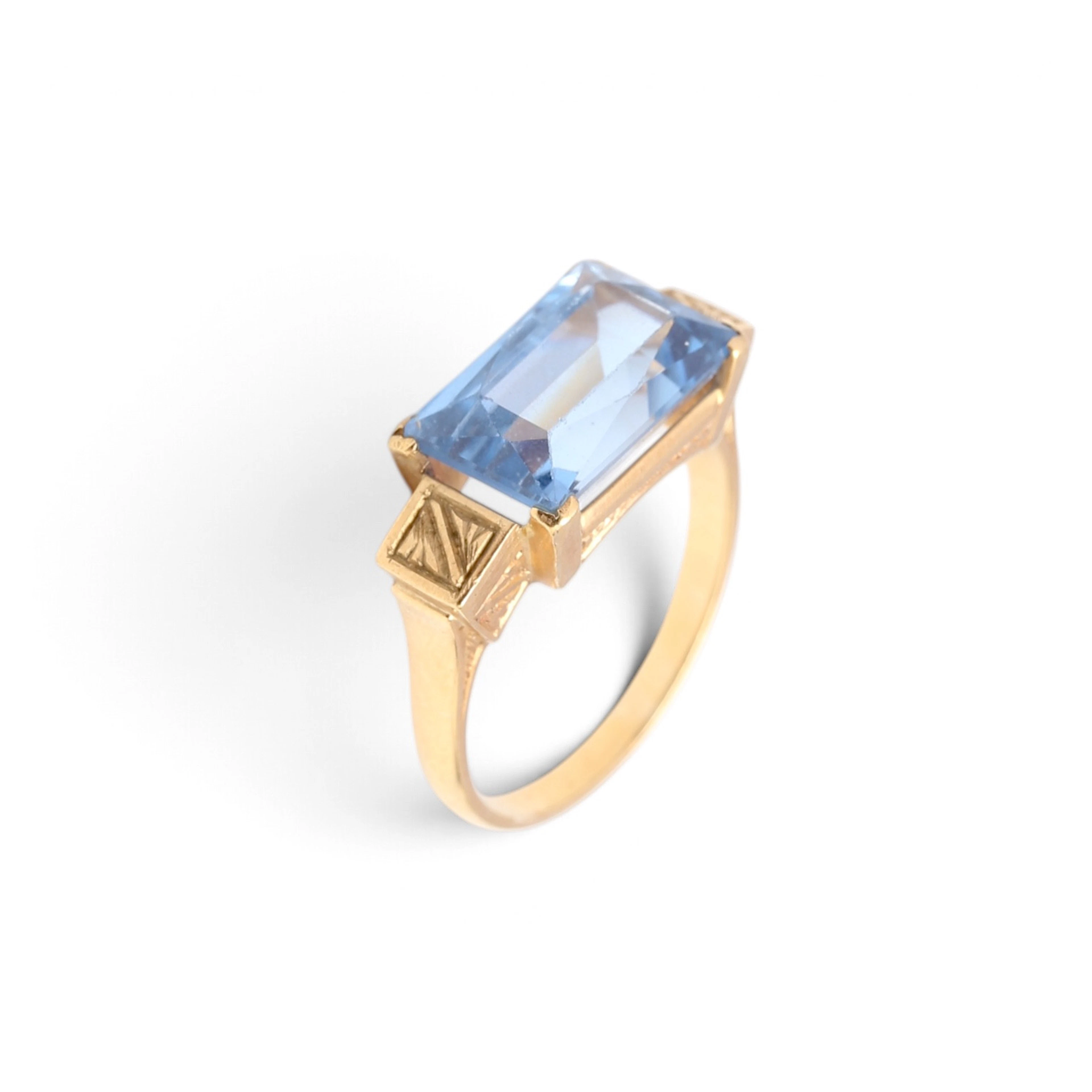Art Déco gold ring, circa 1930.