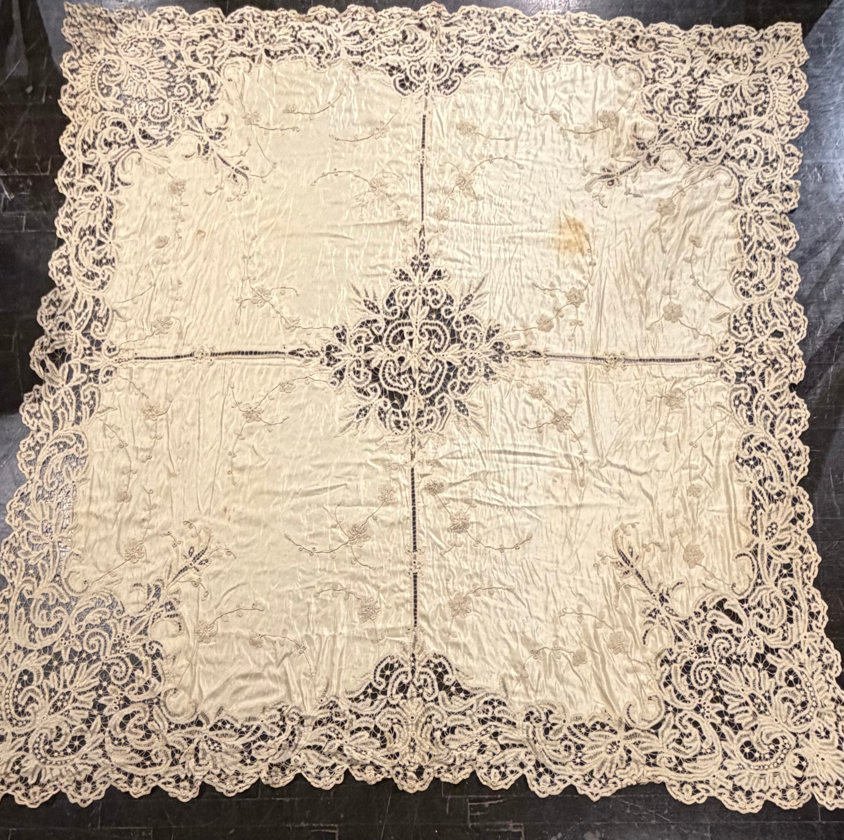 Modernist silk satin and lace tablecloth, early decades of the 20th Century.