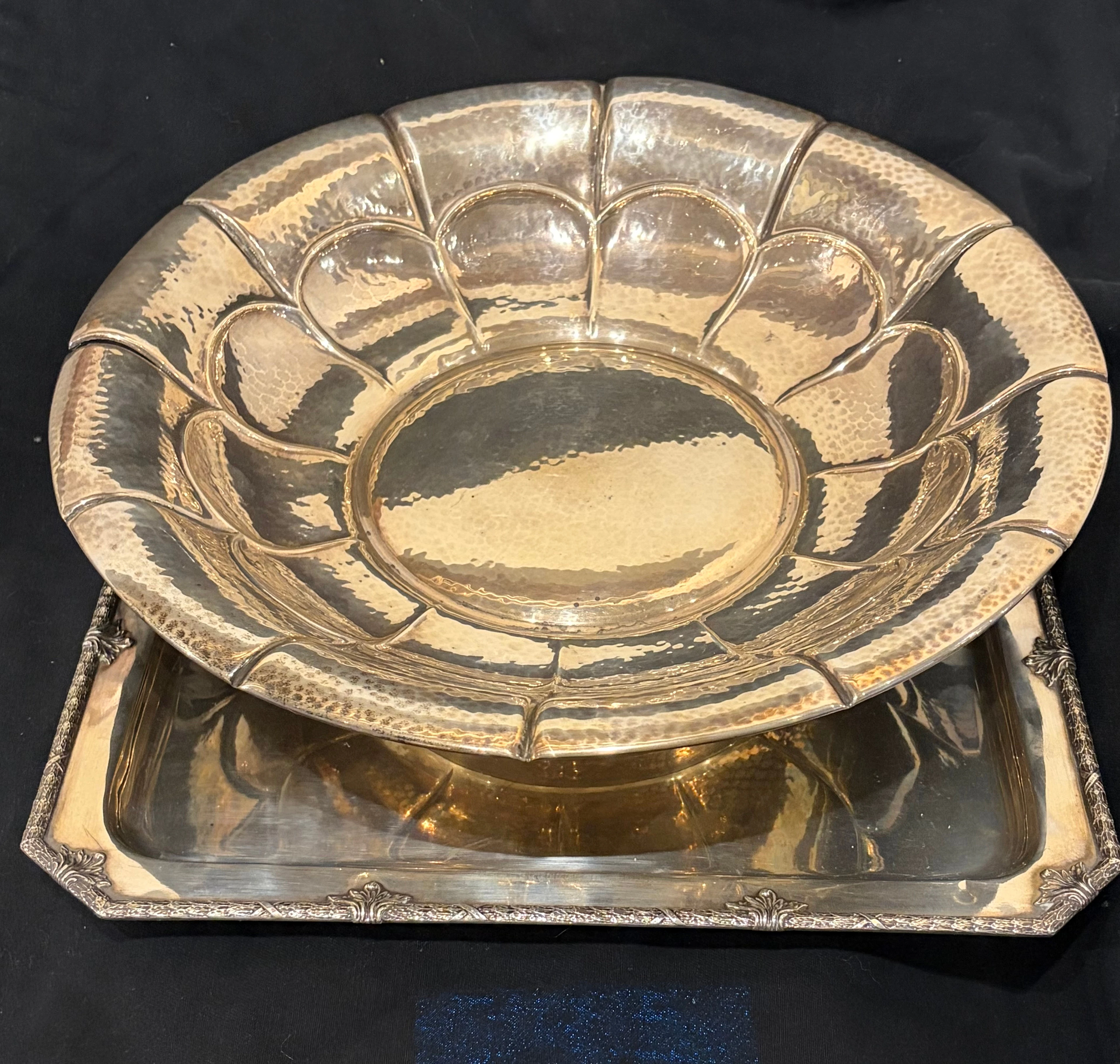 Large fruit bowl and tray in silver, by Masriera y Carreras, circa 1920-1940.