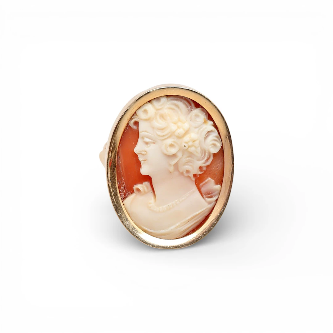 Ring witt cameo, mid 20th century.