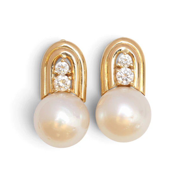 DIAMOND and Australian pearl earrings.