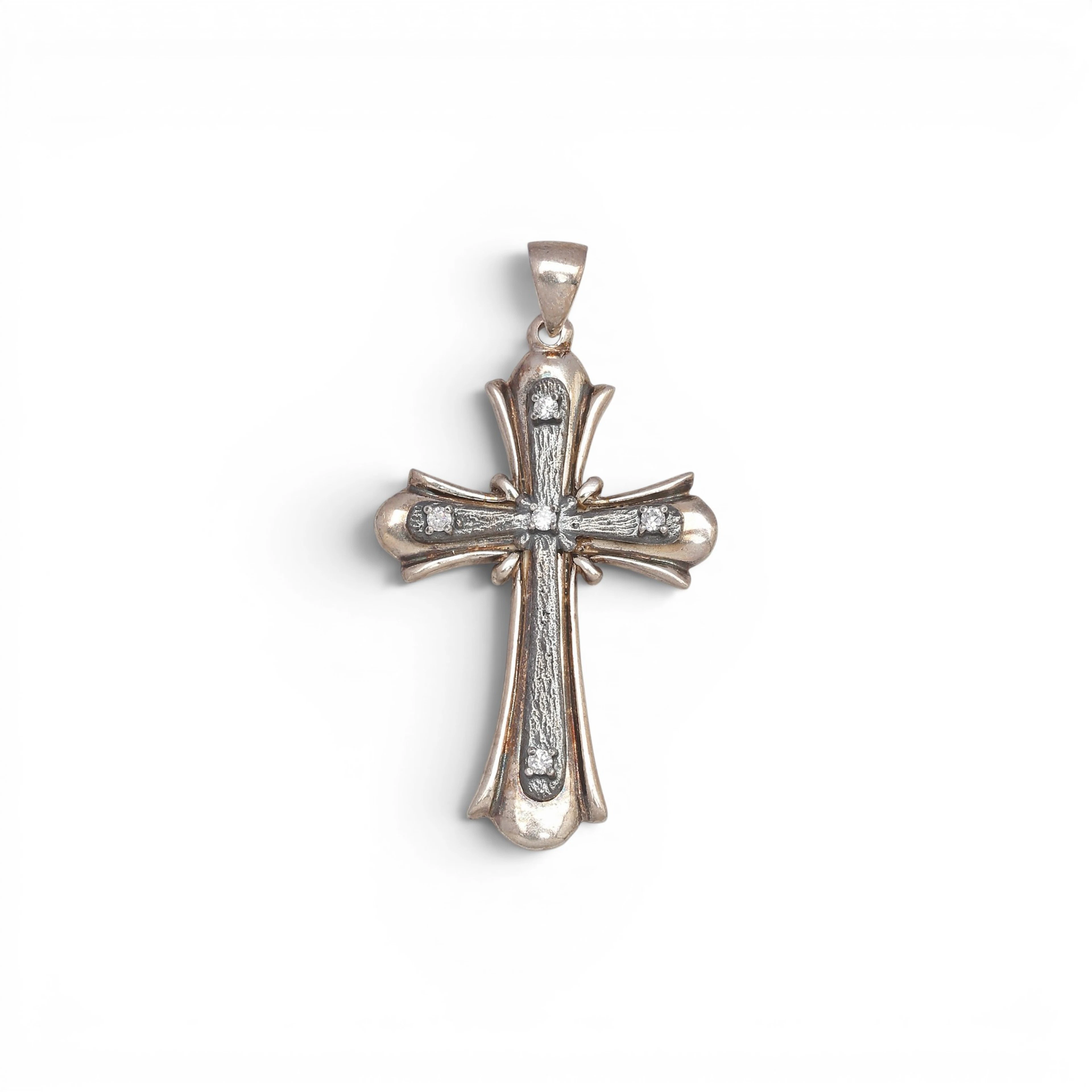 Silver pendant cross.