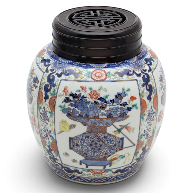 Chinese "famille verte" porcelain jar Kangxi style, 19th century.