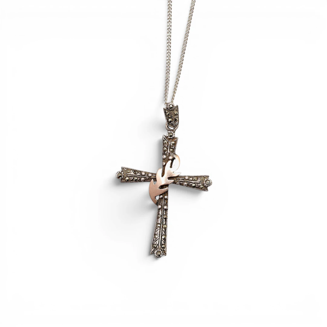 Silver and marcasites pendant cross.