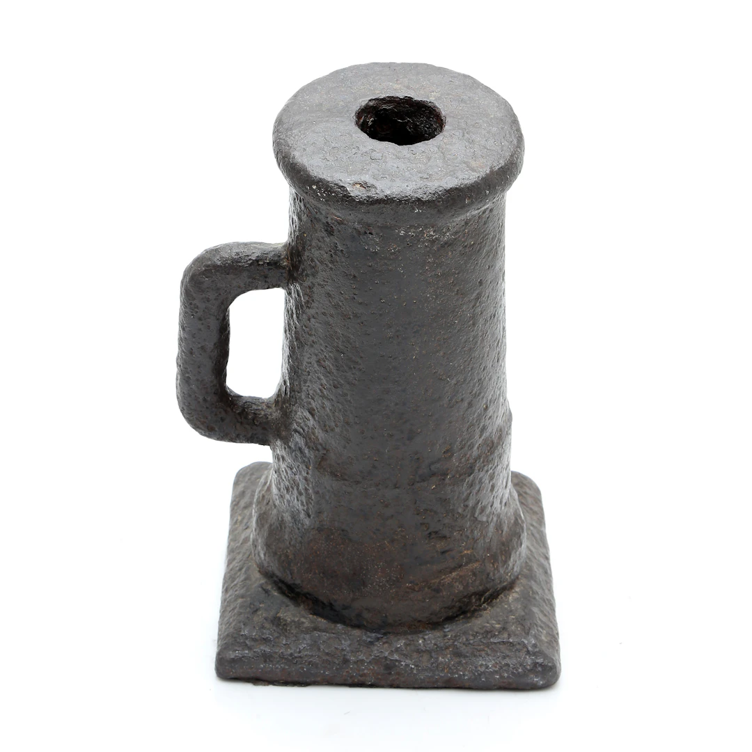 Portable cast iron weight, 17th-18th Century.