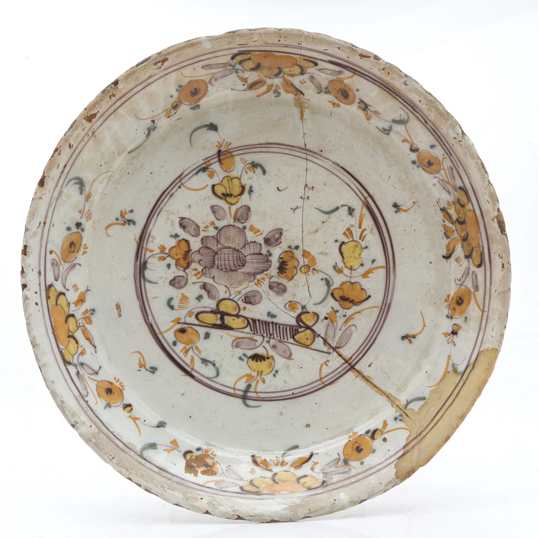 Triana earthenware dish, 18th Century.