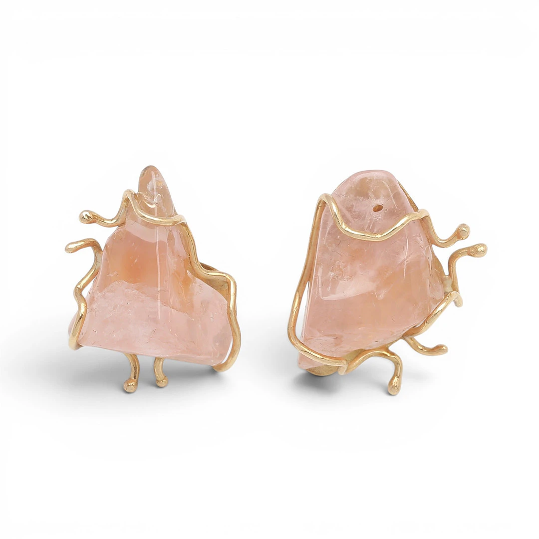 Pendientes en oro y cuarzos rosa.