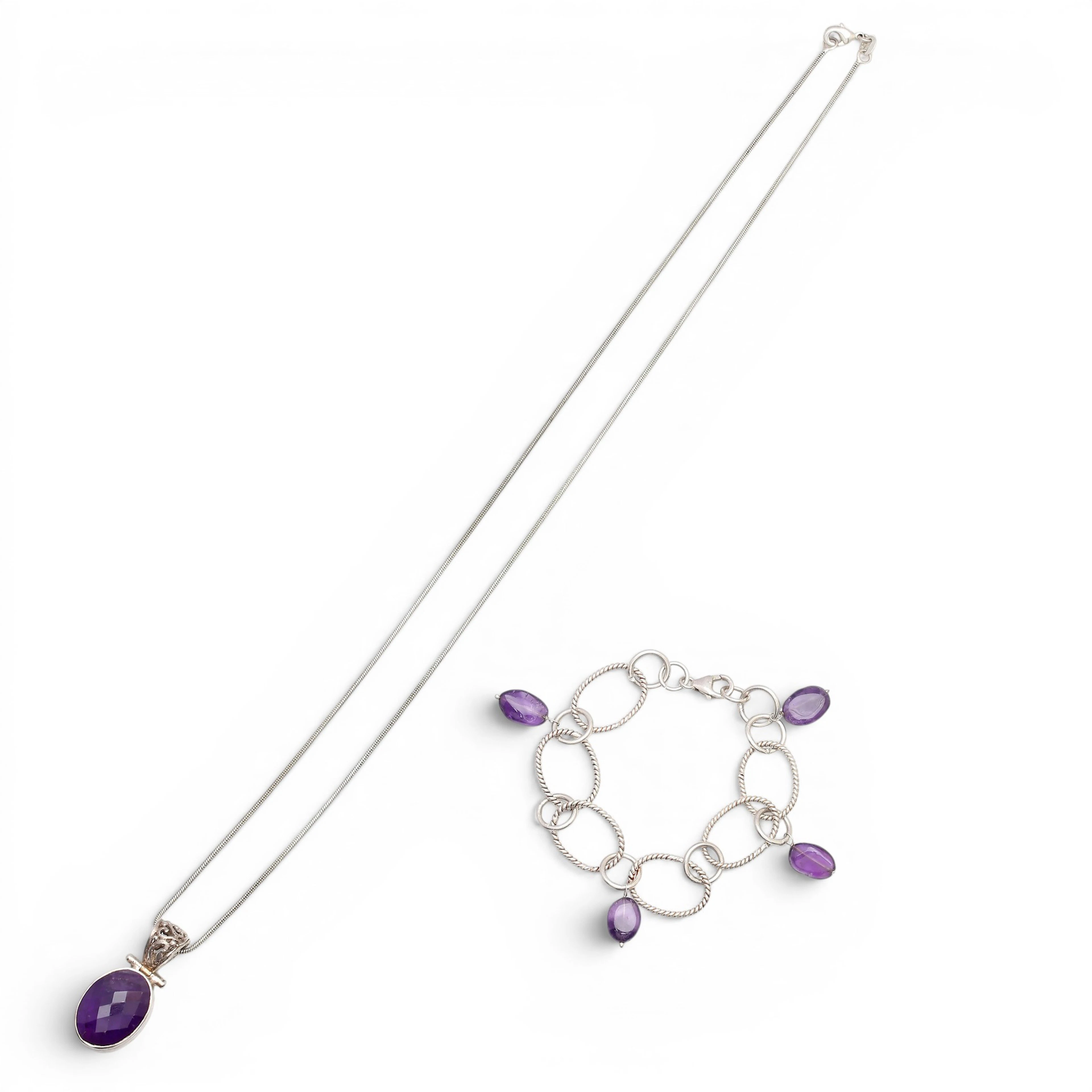 Pendant and bracelet in silver and amethysts.