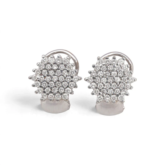Diamonds pavé earrings.