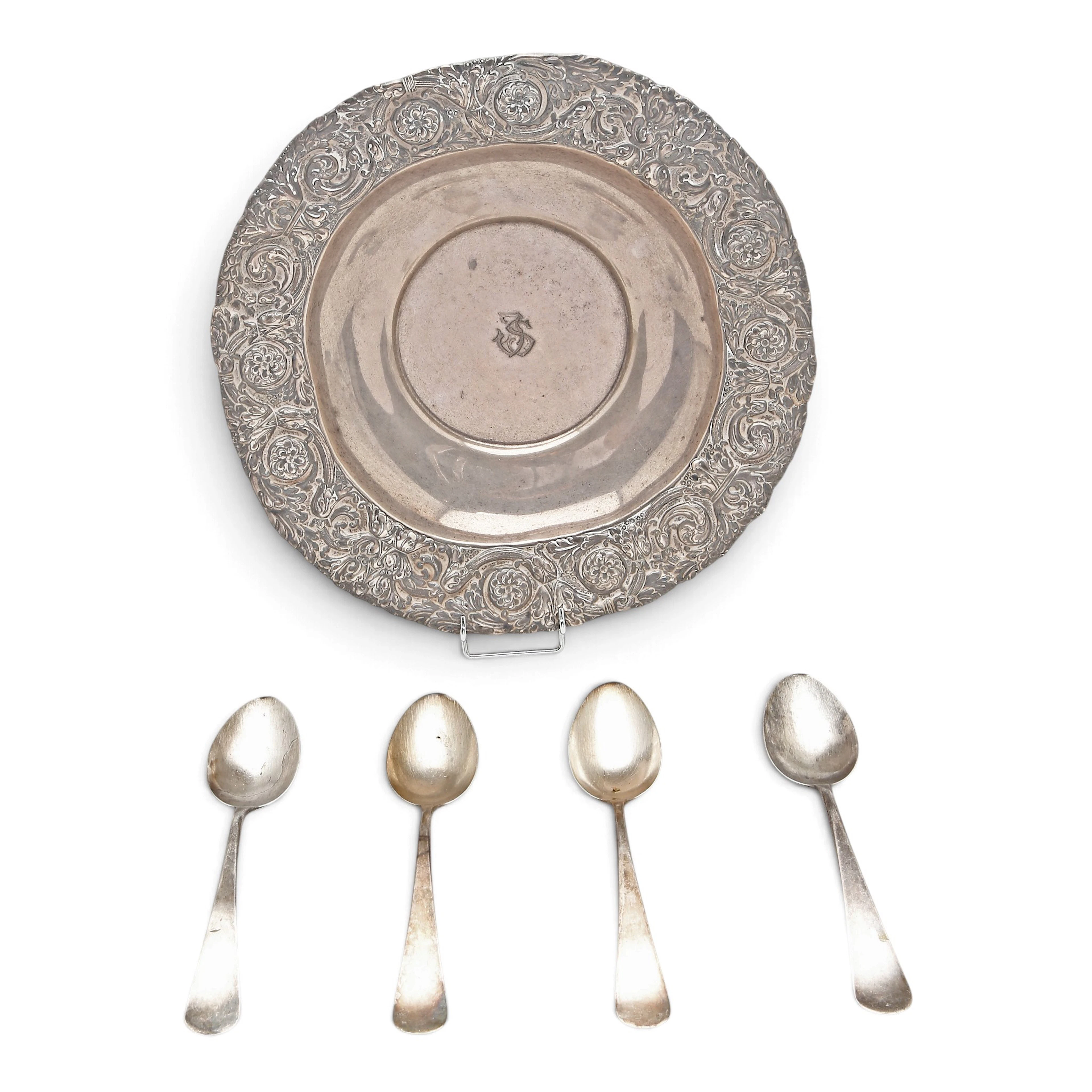 Tray and four soup spoons in silver, first half of the 20th Century.