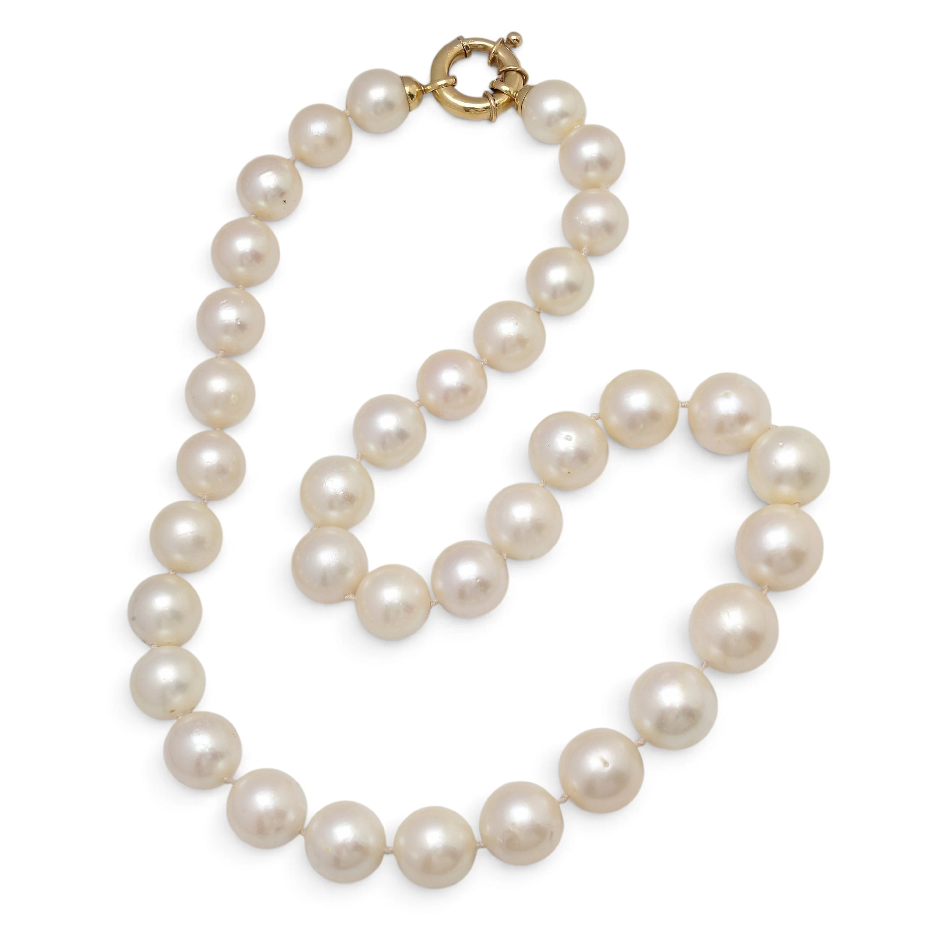 Australian pearls choker.