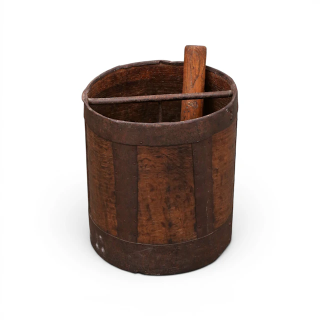 Spanish grain bucket in wood and wrought iron, 19th Century.