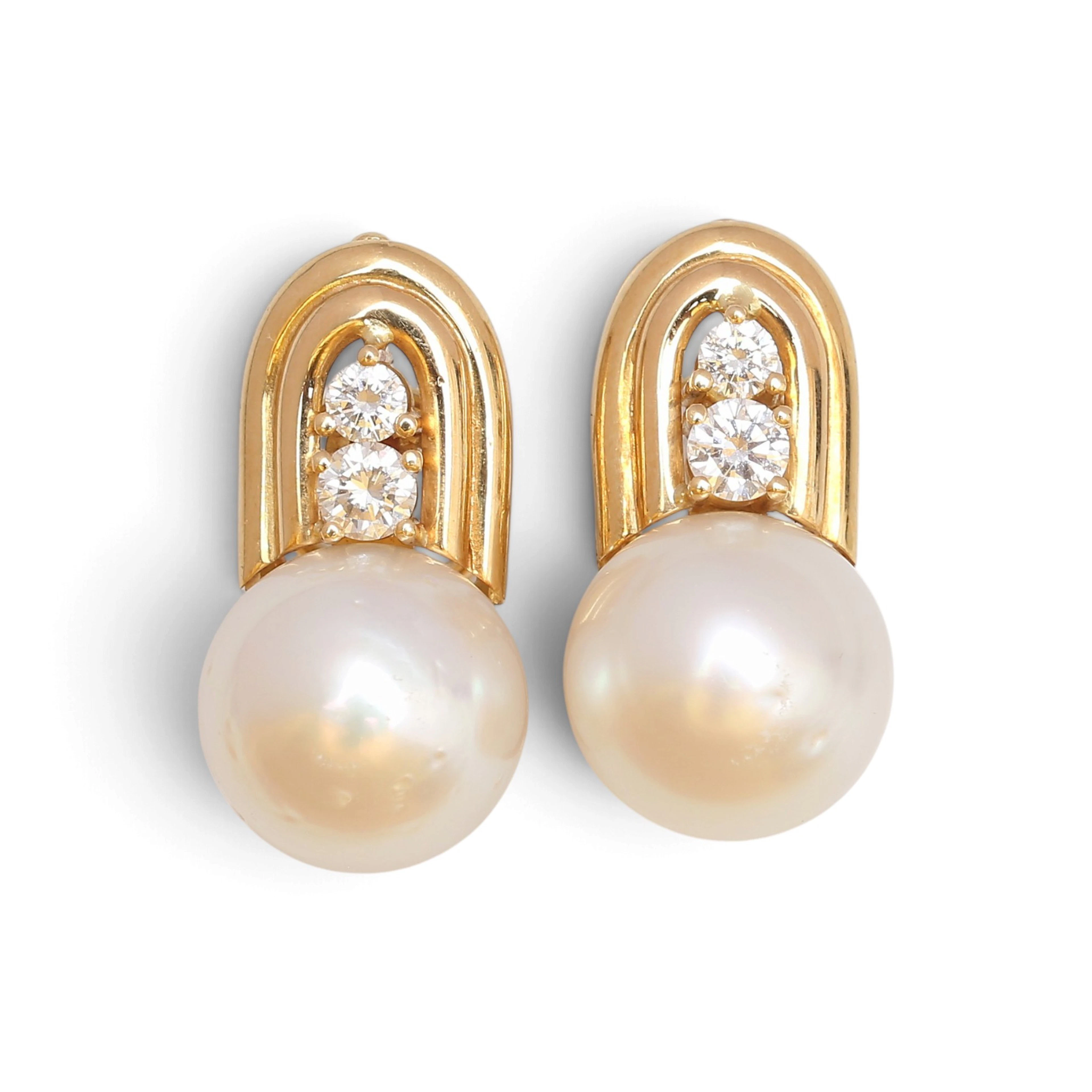 DIAMOND and Australian pearl earrings.