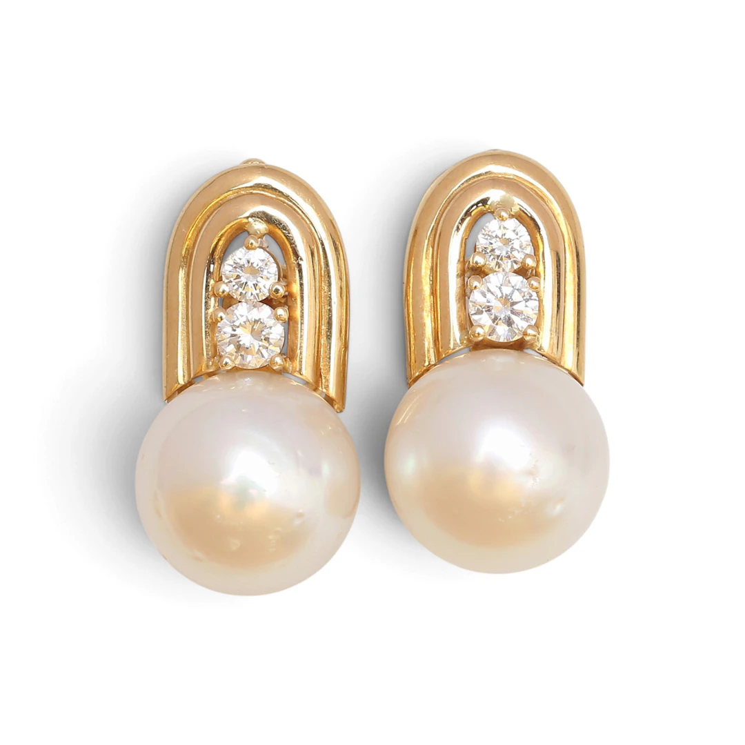 DIAMOND and Australian pearl earrings.