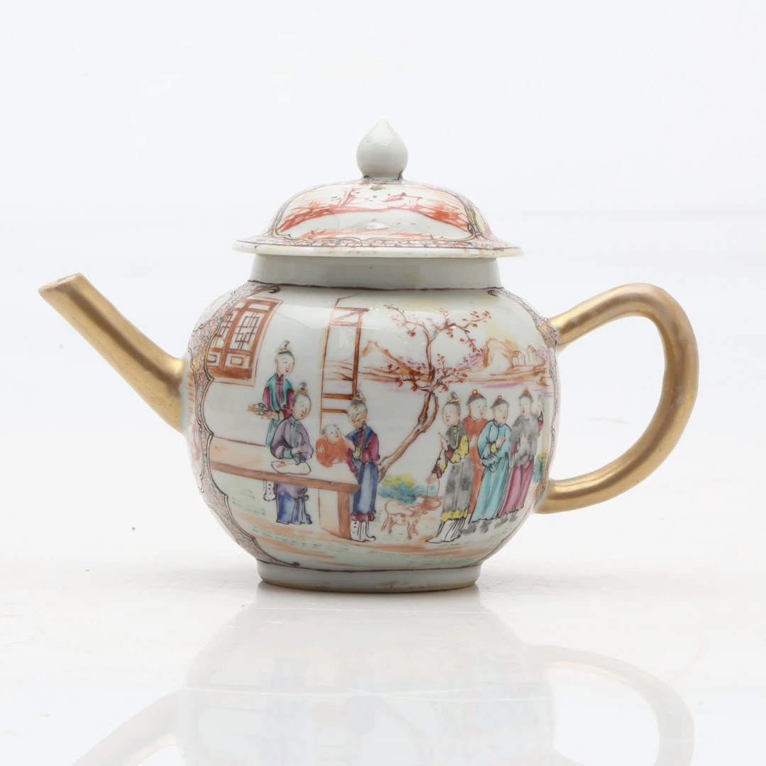 Chinese Qianlong teapot in "Mandarin palette" porcelain for the East