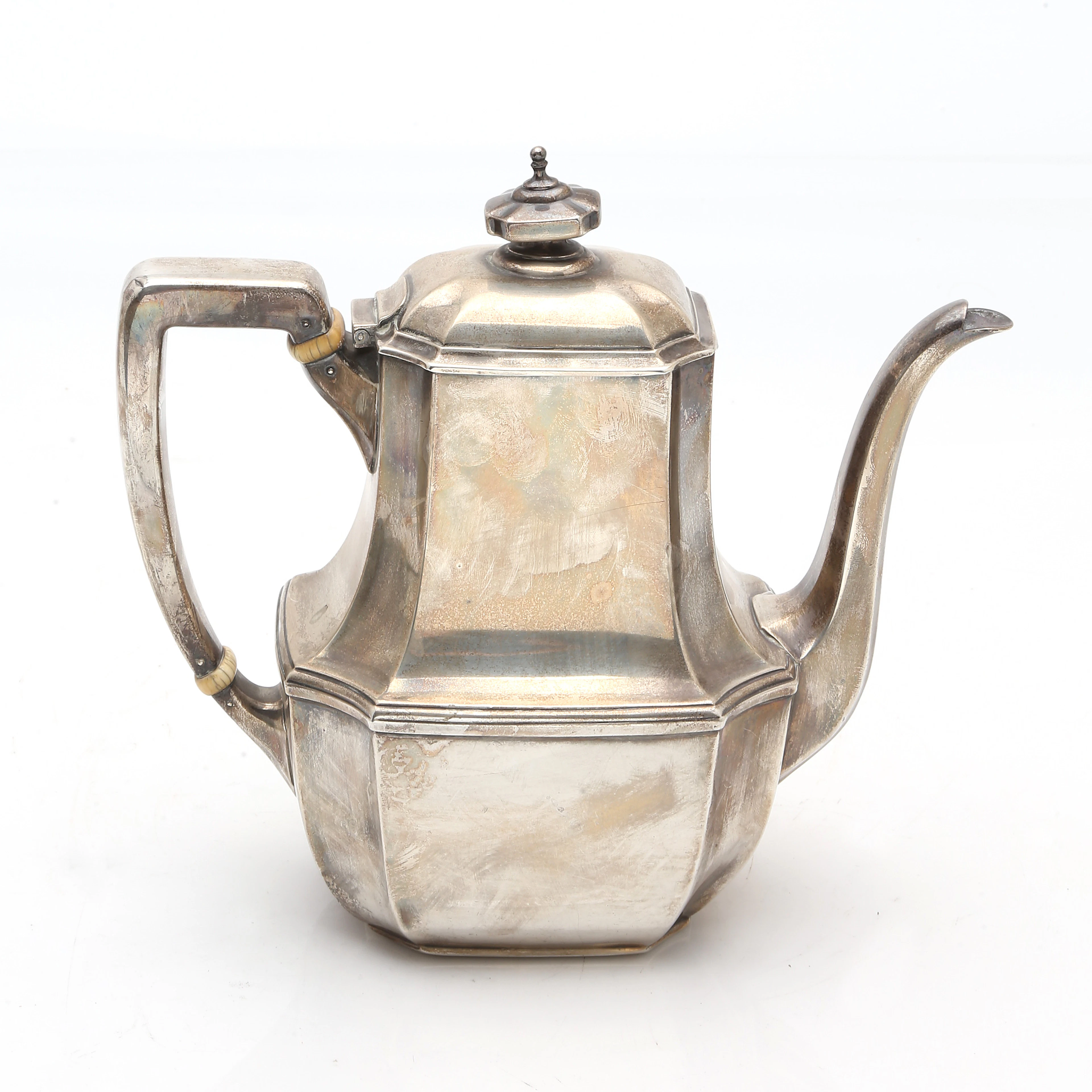 TIFFANY & CO. Silver teapot, first half of the 20th Century.