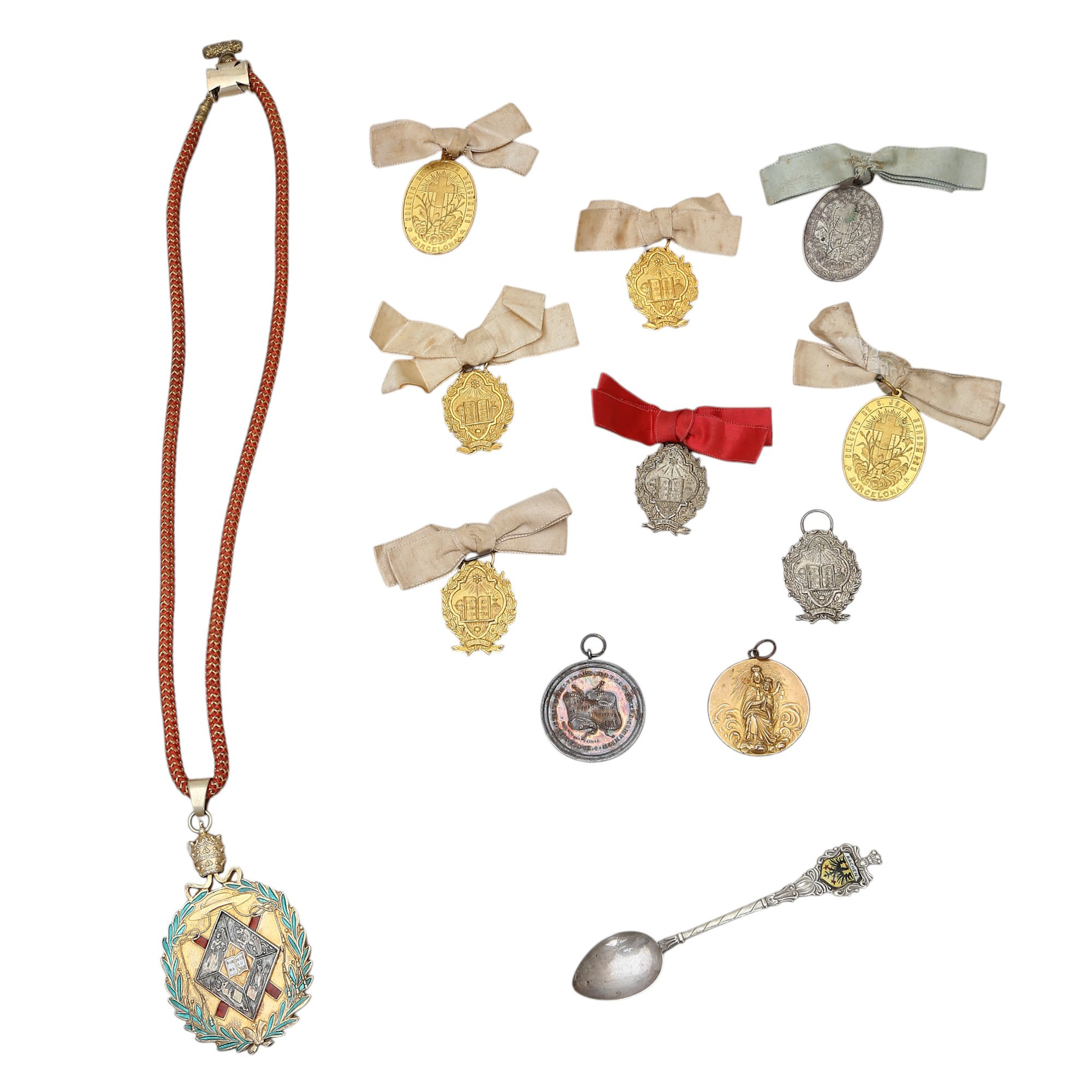 Large gilt silver and enamel medal from Barcelona Seminary by Alfons