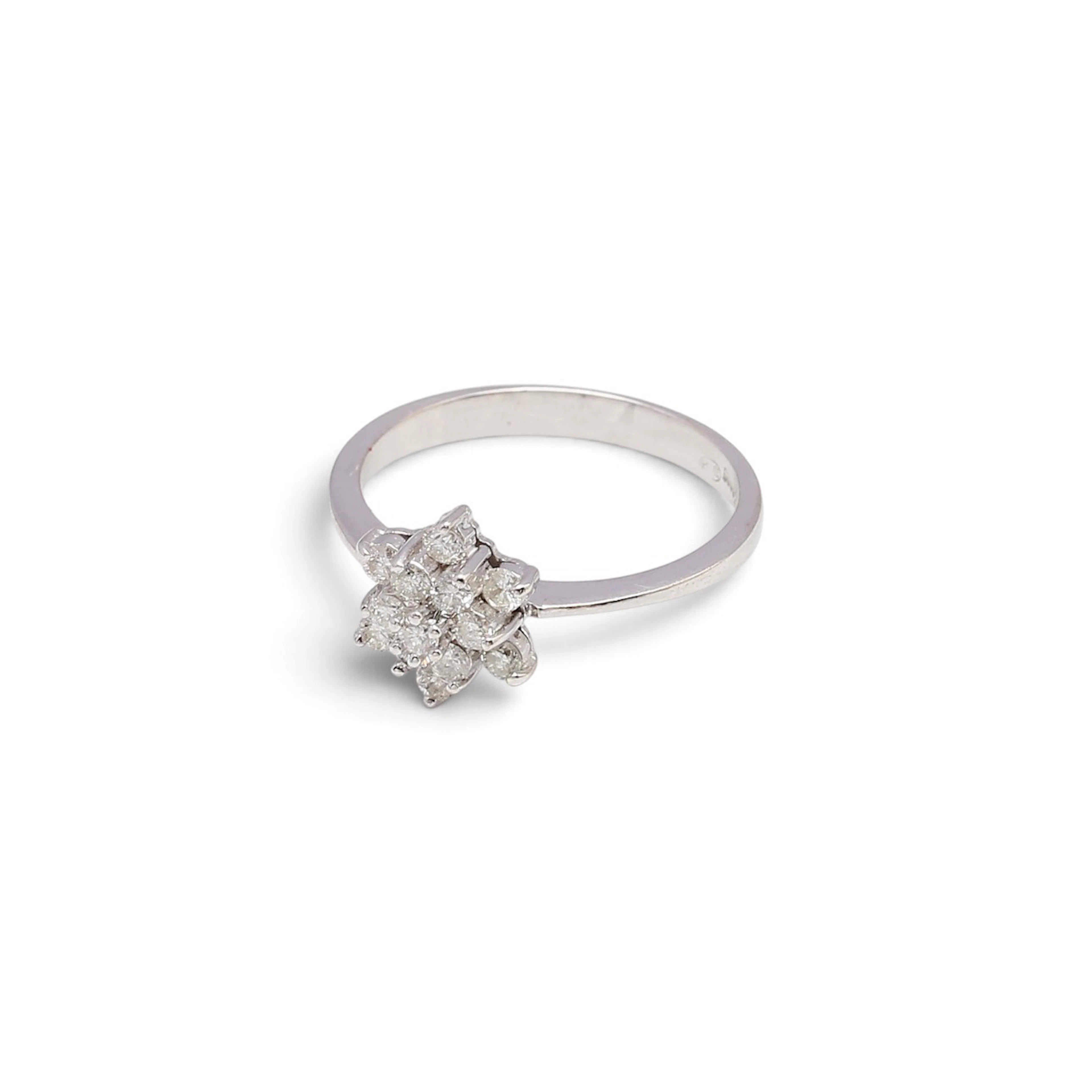 Diamons rosette ring.