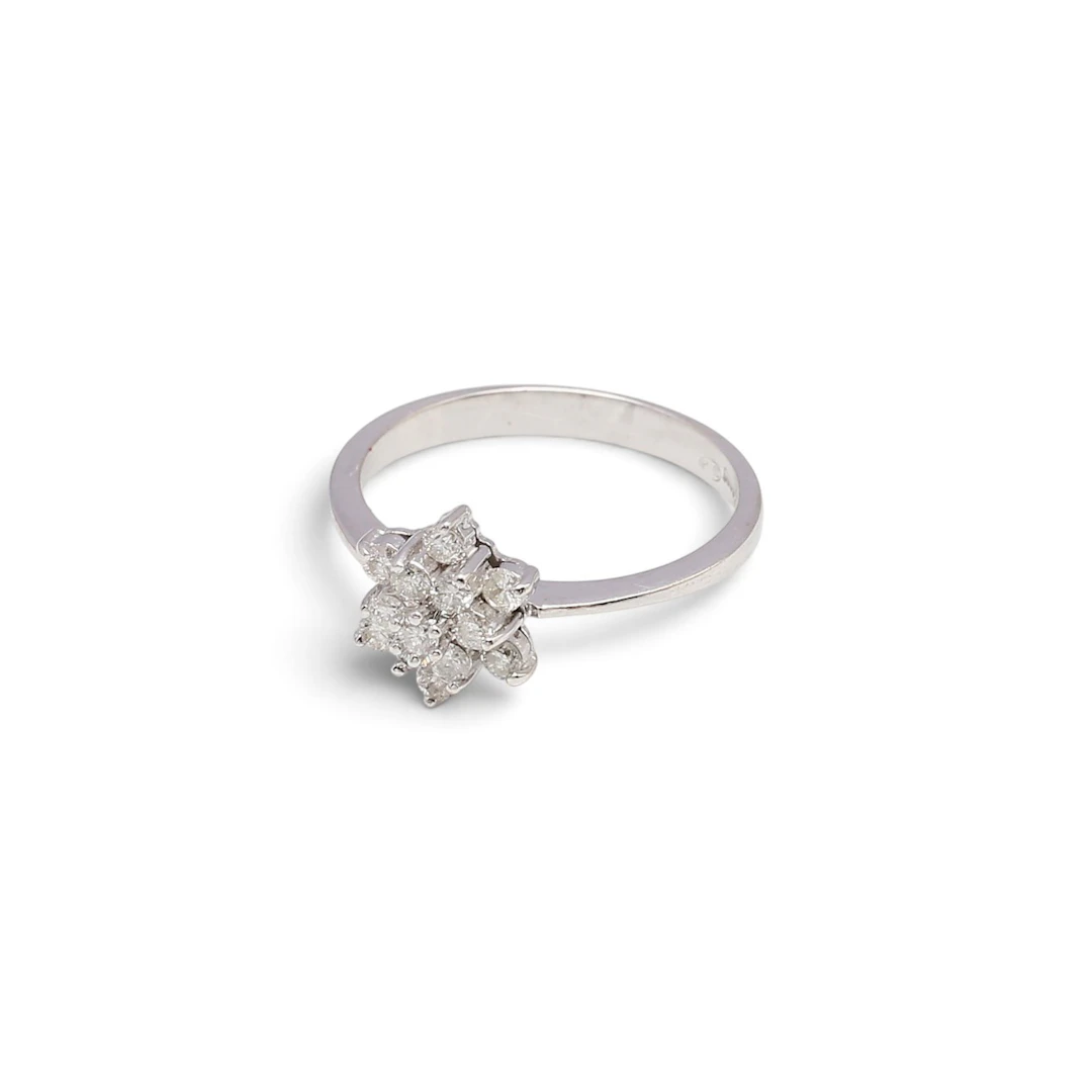 Diamons rosette ring.