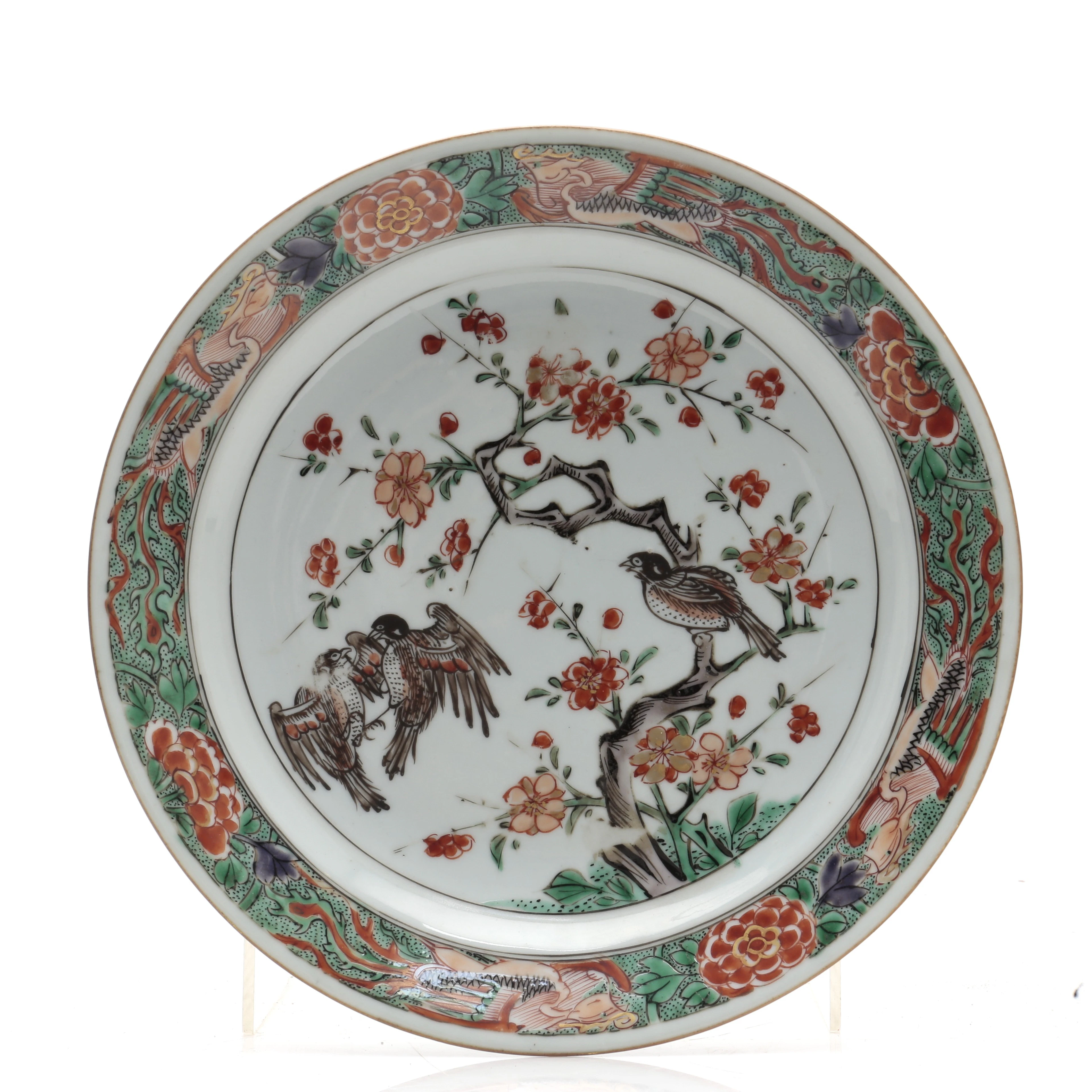 Chinese Qing vase in "green family" porcelain, Kangxi period, circa 1700.