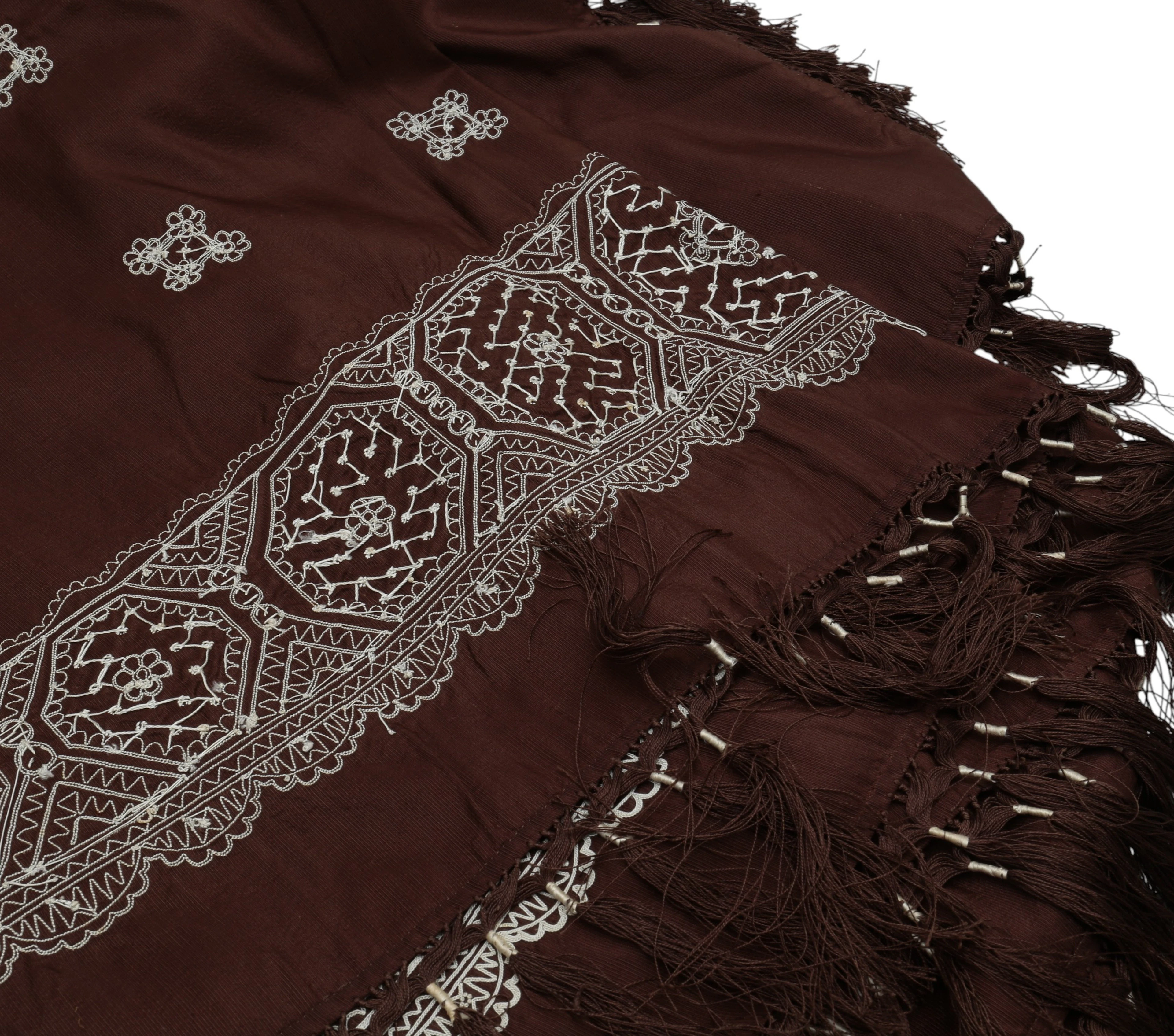 Brown bedspread embroidered in white, early decades of the 20th Century.