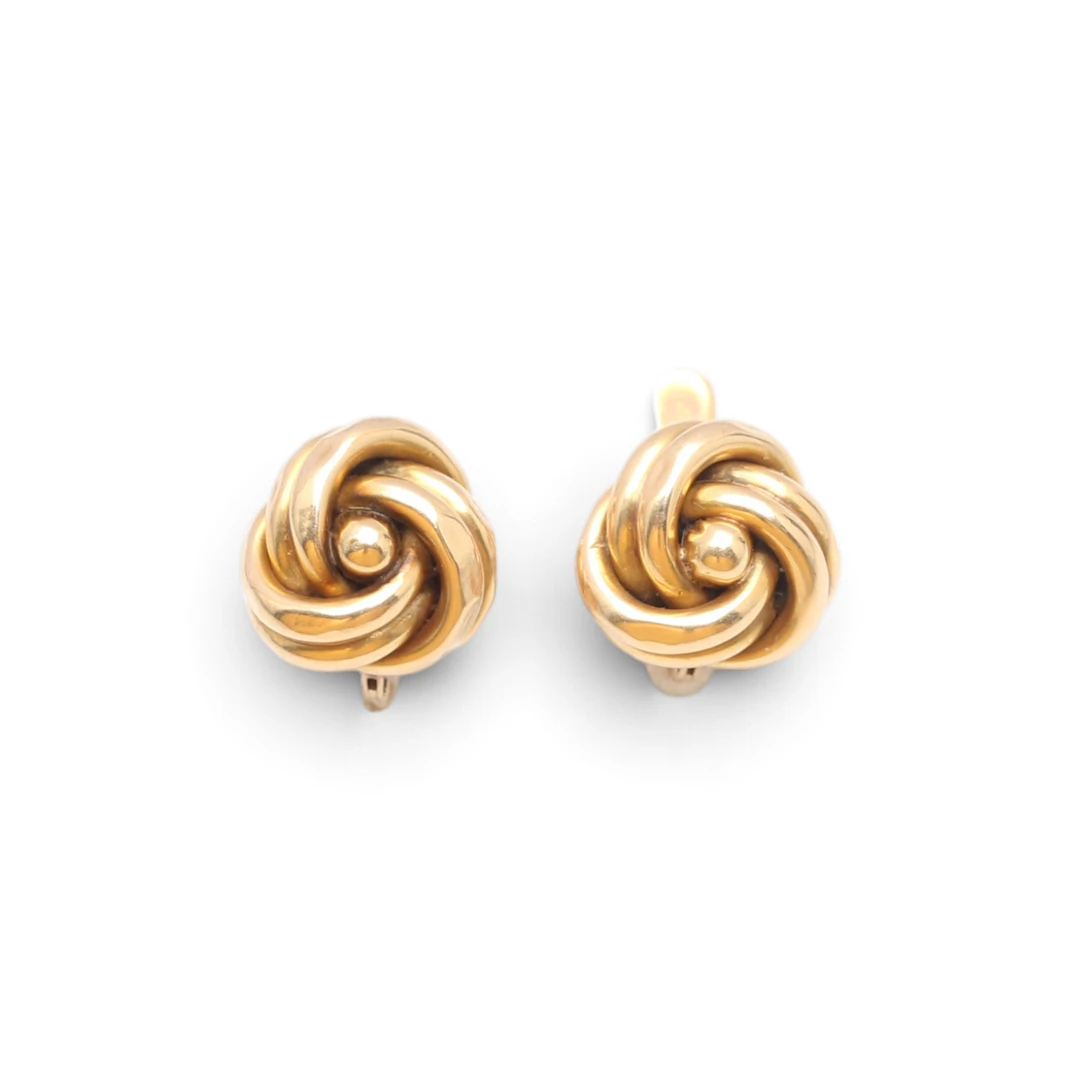 Knot-shaped gold earrings.