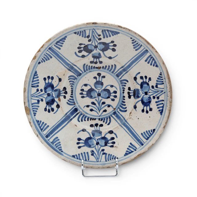 Catalan dish in "la cirereta" earthenware, 18th Century.