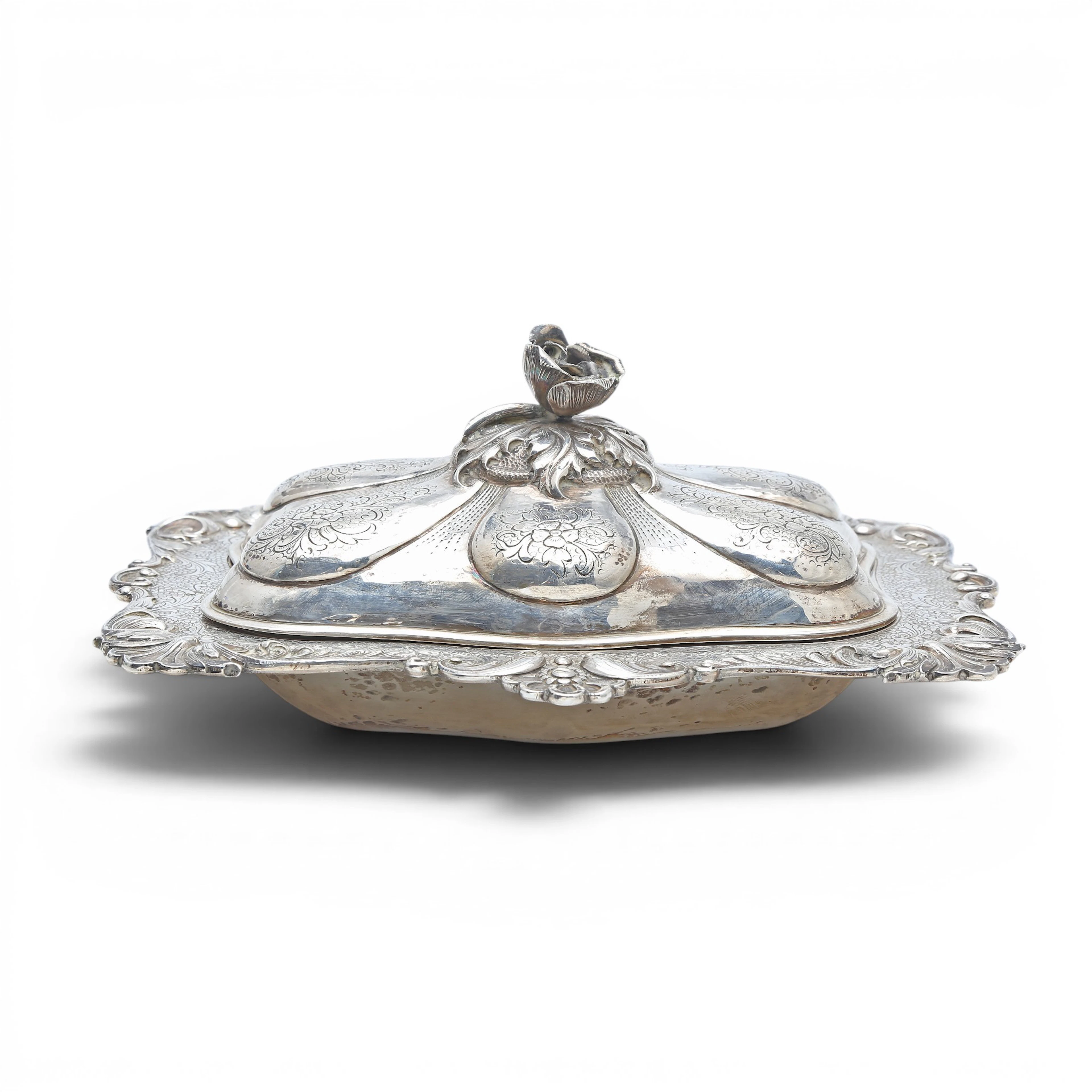 Silver serving dish by jewellers Masriera y Carreras, engraved, second
