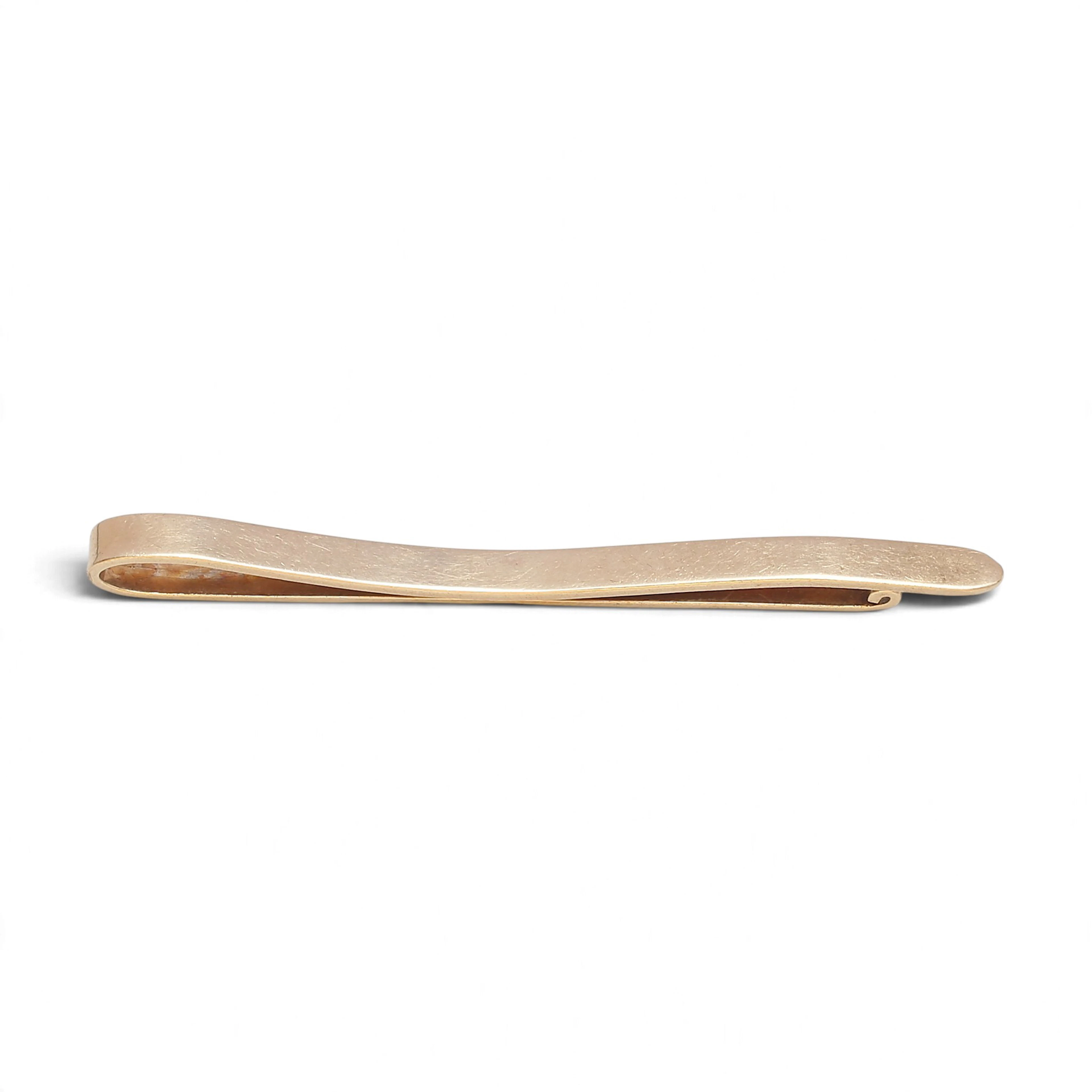 Gold tie pin, mid 20th Century.