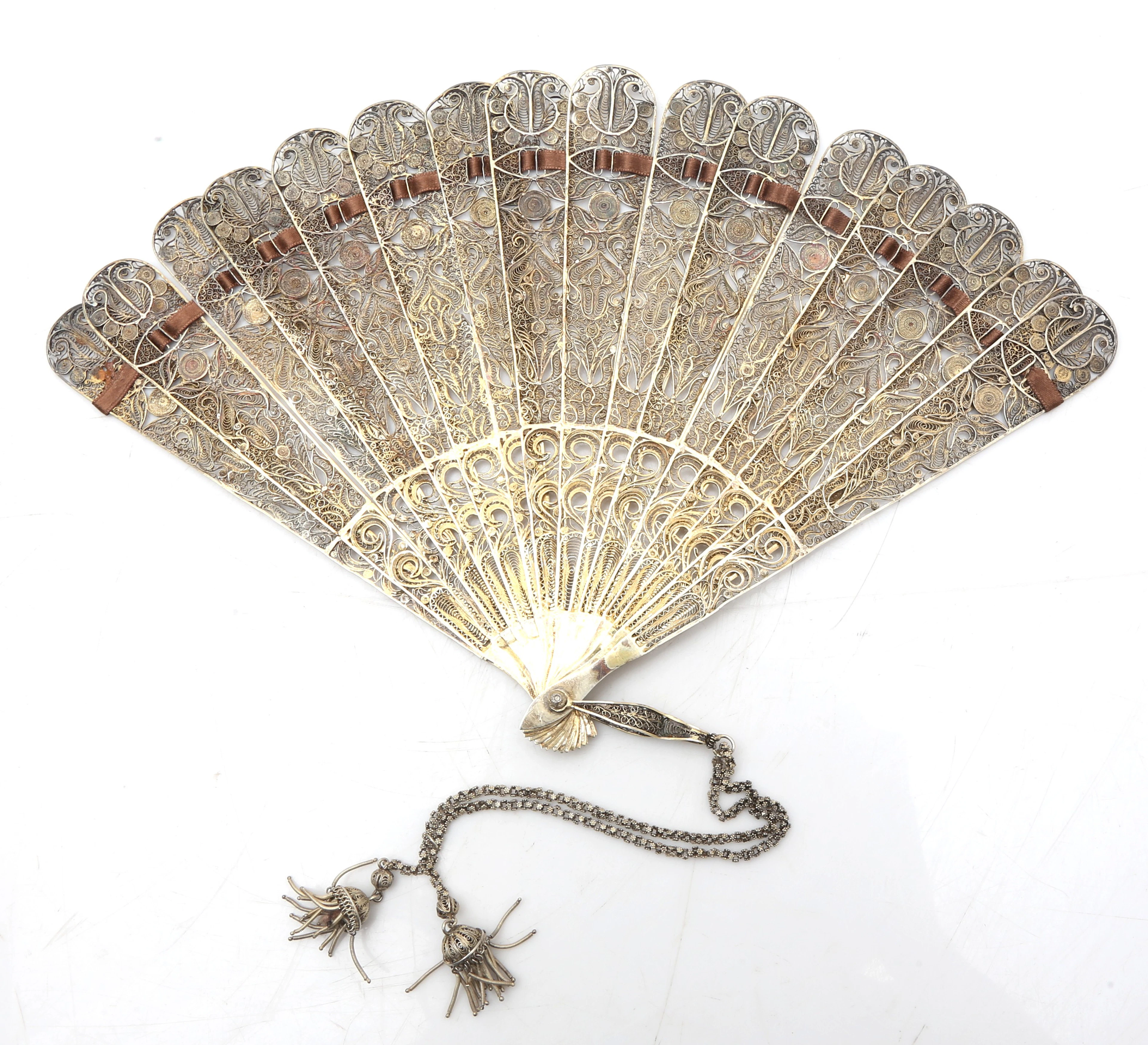 Chinese folding fan in gilt silver filigree, 19th Century.