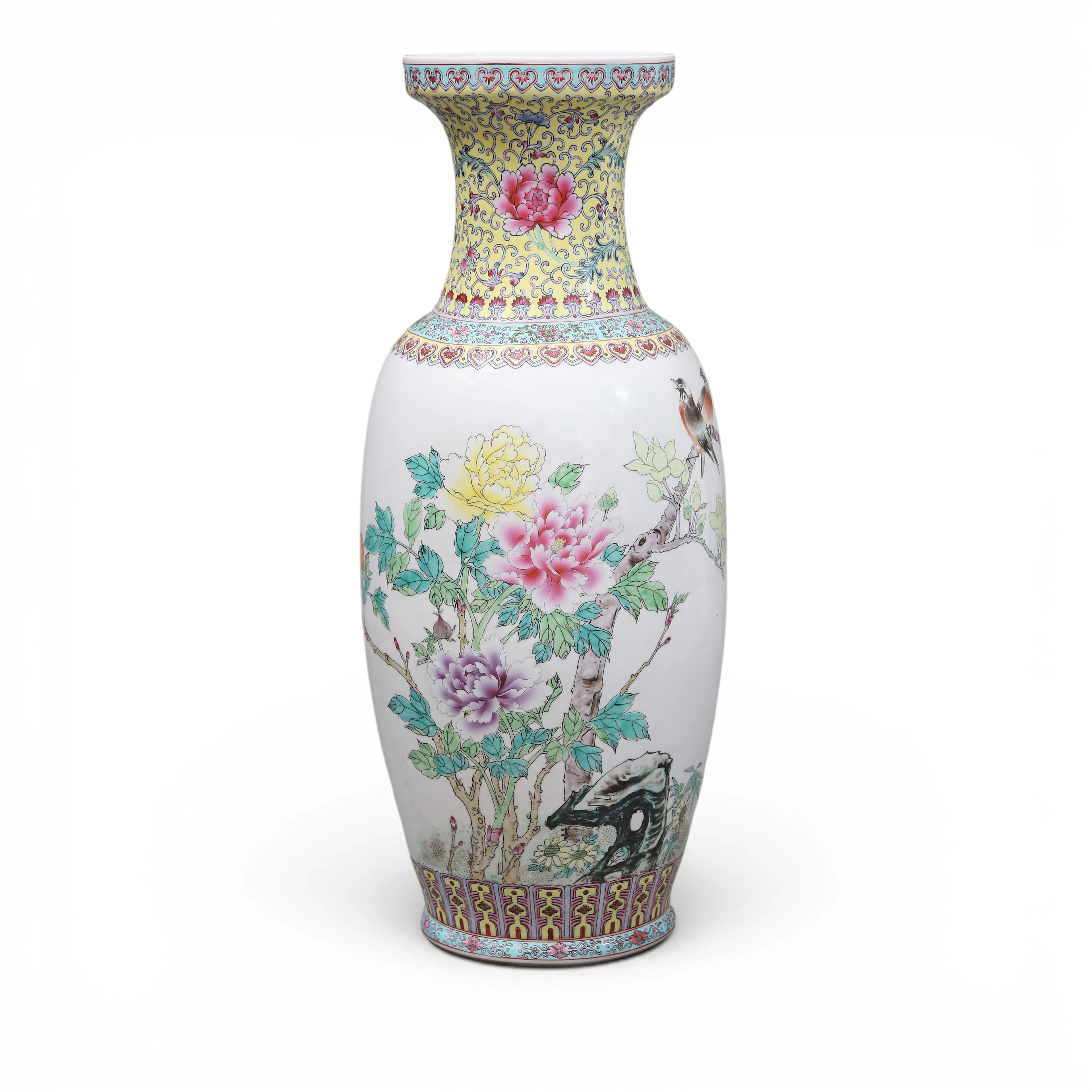 VER NOTA. Chinese rose family porcelain vase, 20th Century.
