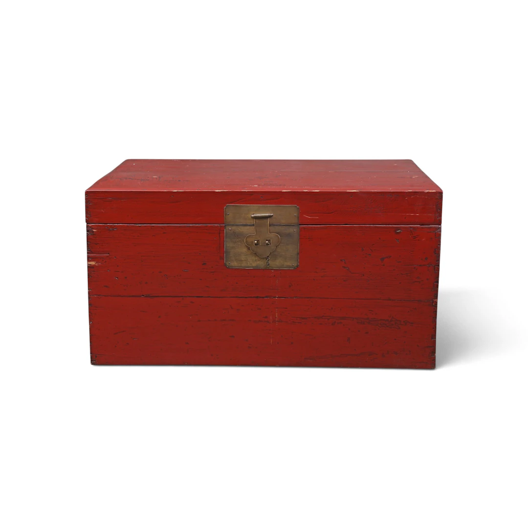 Chinese lacquered wood trunk, 20th Century.