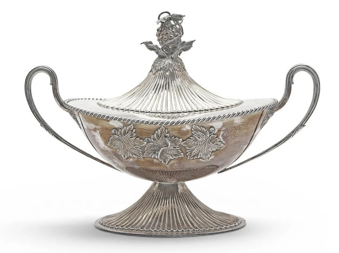 Empire style centrepiece in silvery metal, 20th Century.