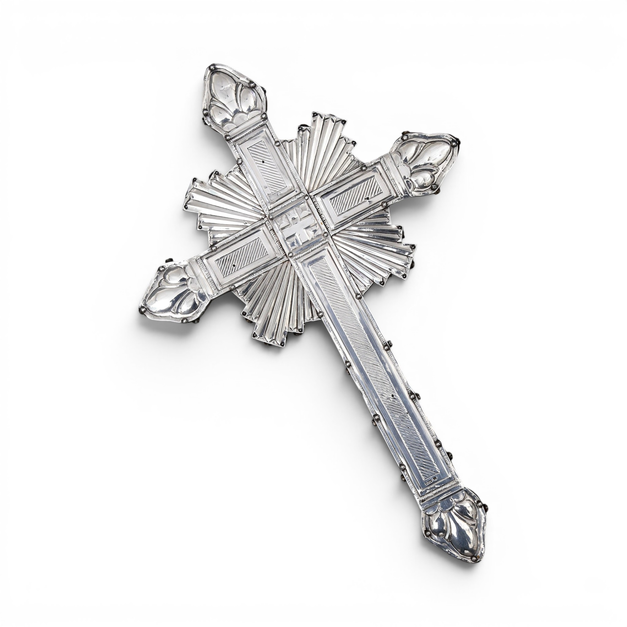 Latin cross in embossed silver-plated wood, first half of the 20th Century.
