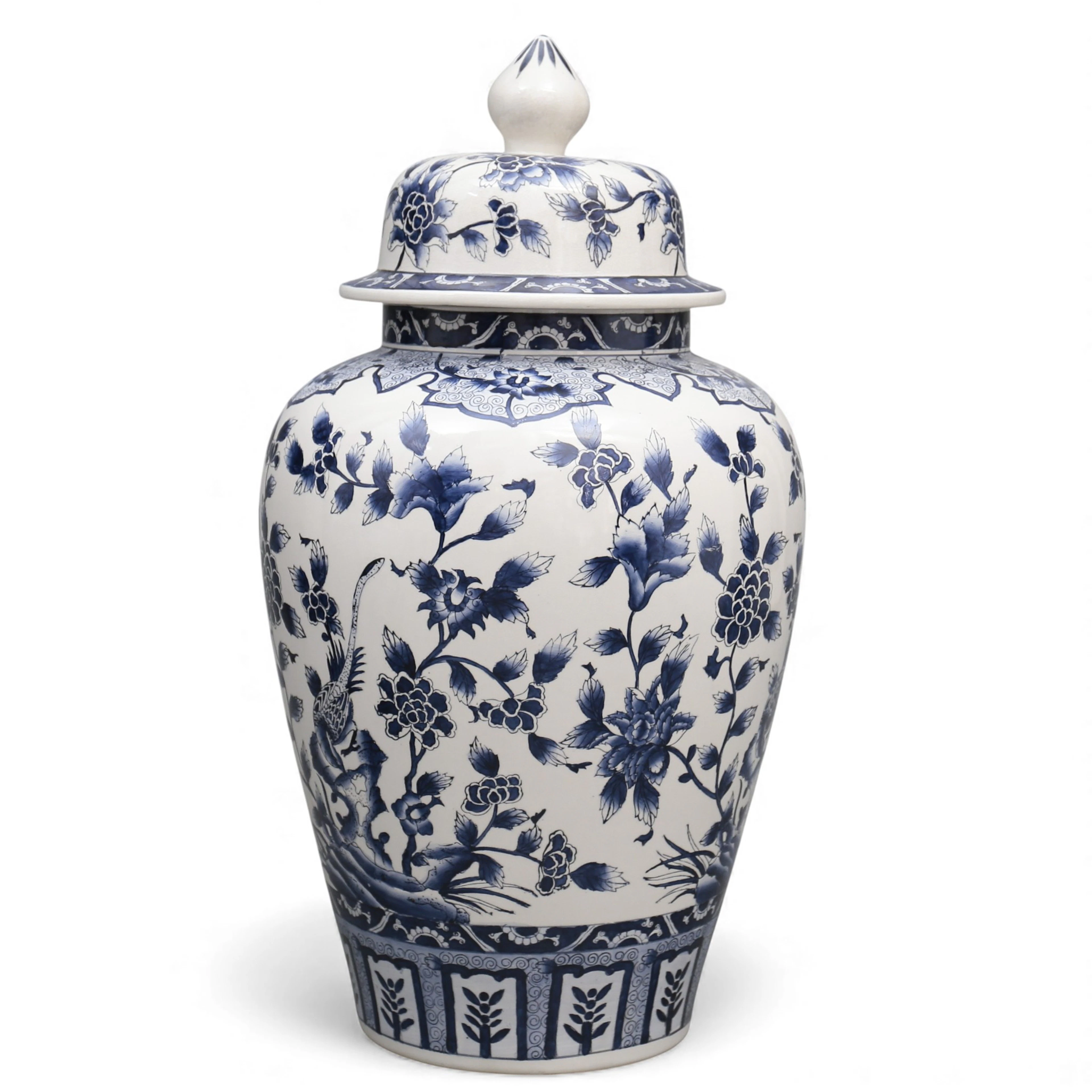Chinese Qianlong-style lidded jar in blue and white porcelain, 20th Century.