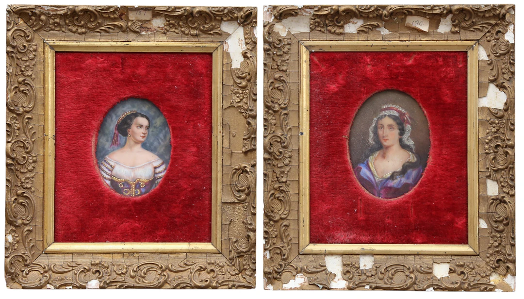 "Girls", two enamelled porcelain plaques, 19th Century.