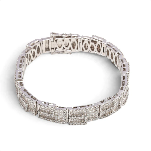 Articulated bracelet with diamonds pavé.