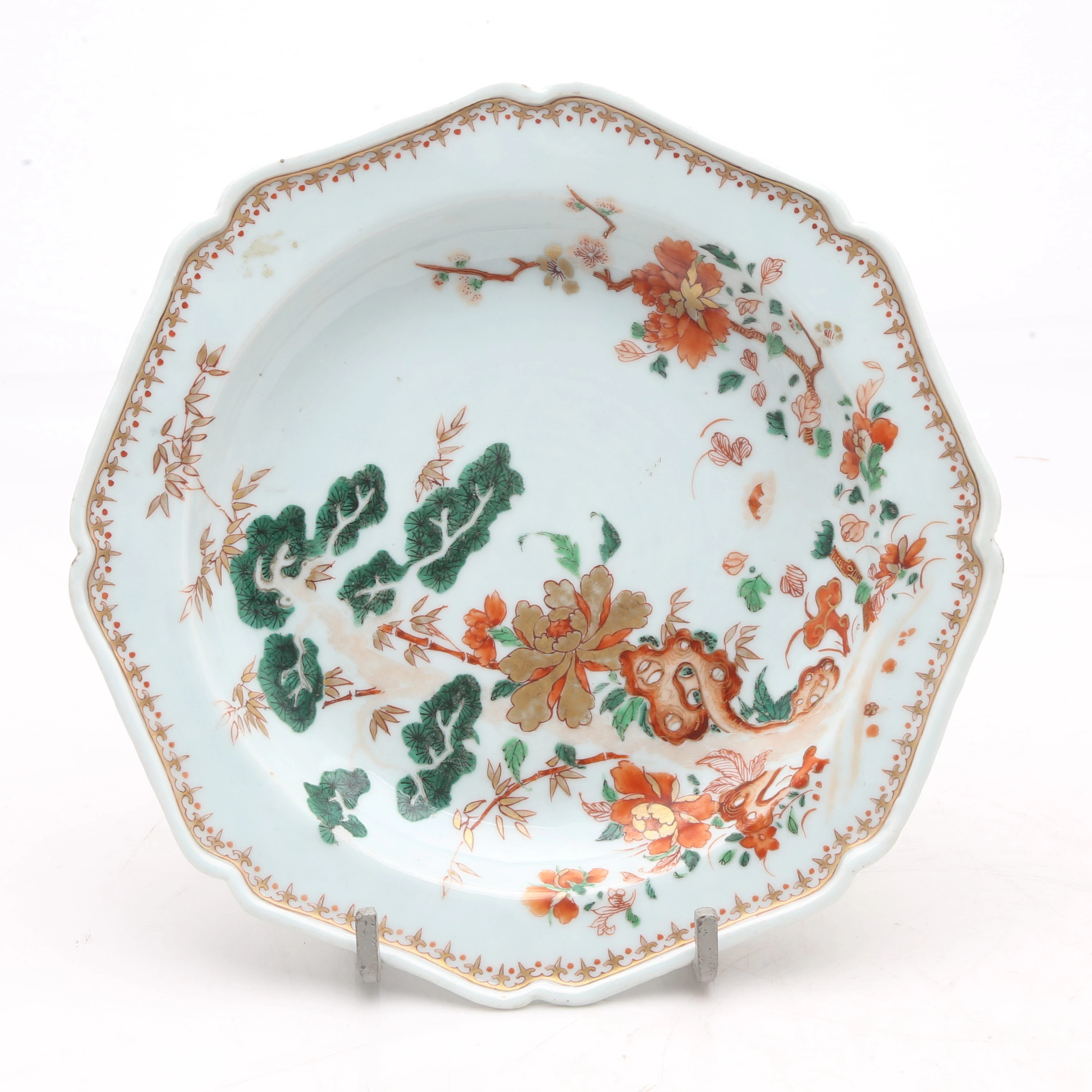 Chinese Qianlong octagonal dish in "green family" porcelain for the