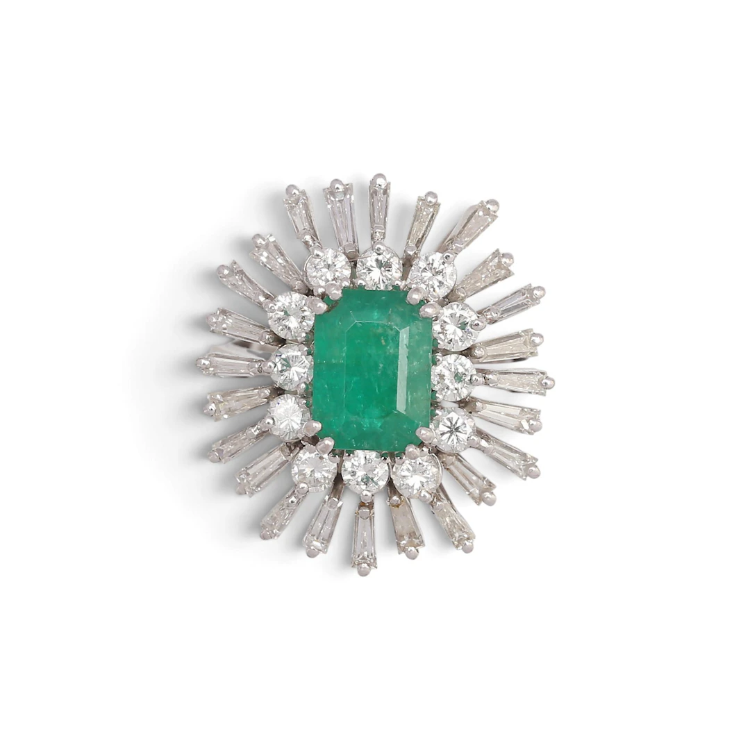 BALLERINA ring with emerald and diamonds, circa 1970.