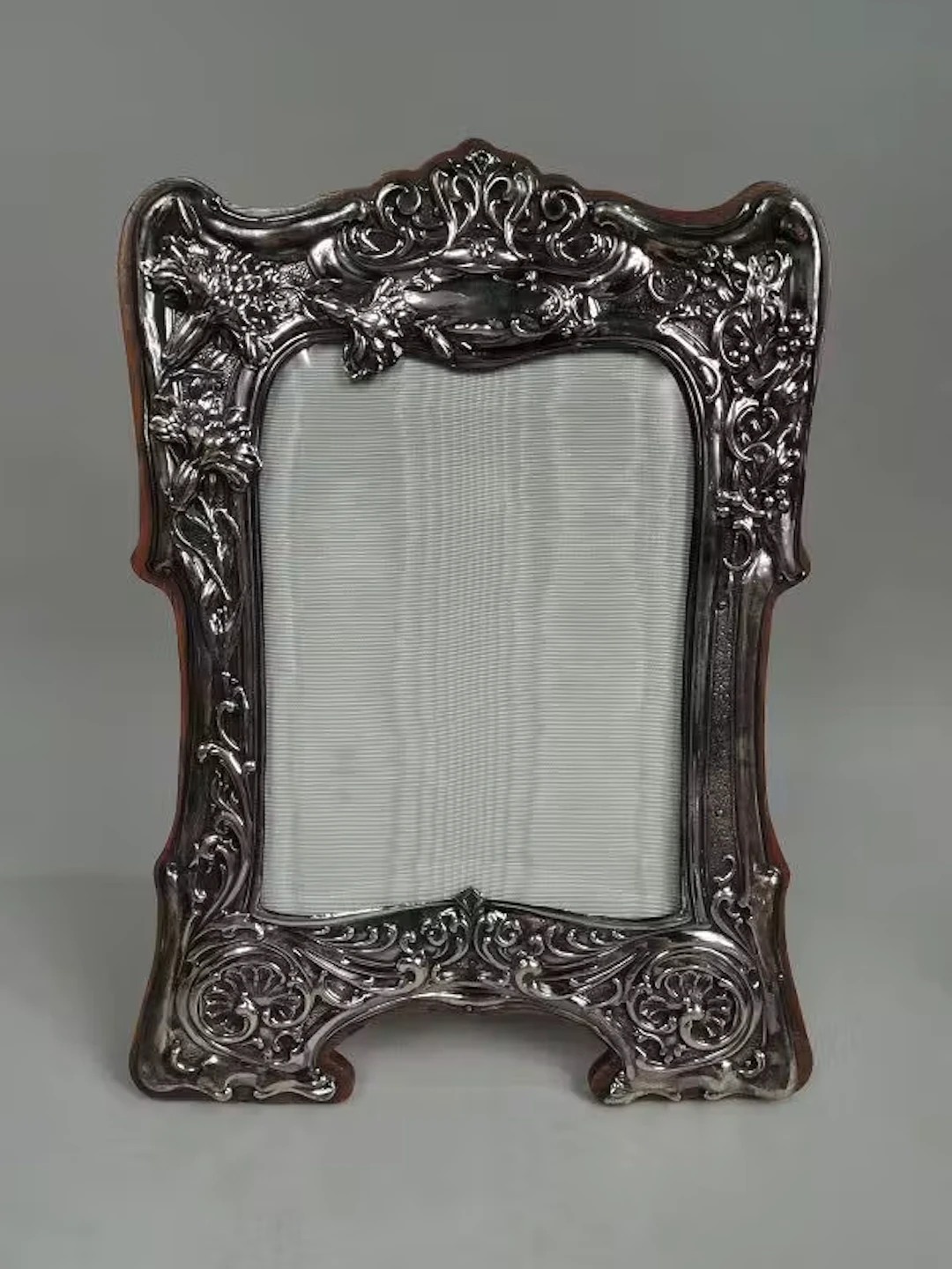Antique English Edwardian Art Nouveau Sterling Silver Picture Frame