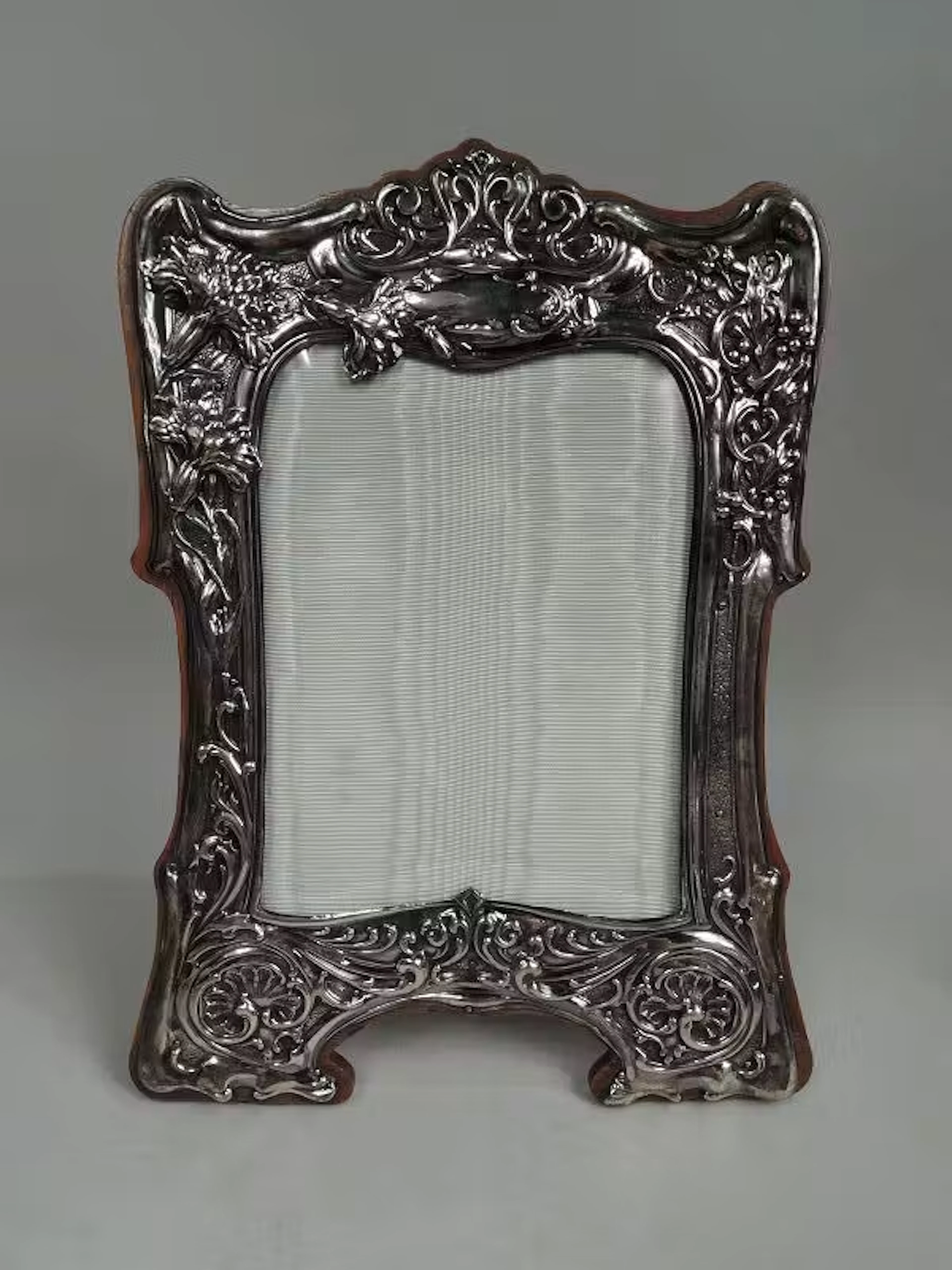 Antique English Edwardian Art Nouveau Sterling Silver Picture Frame