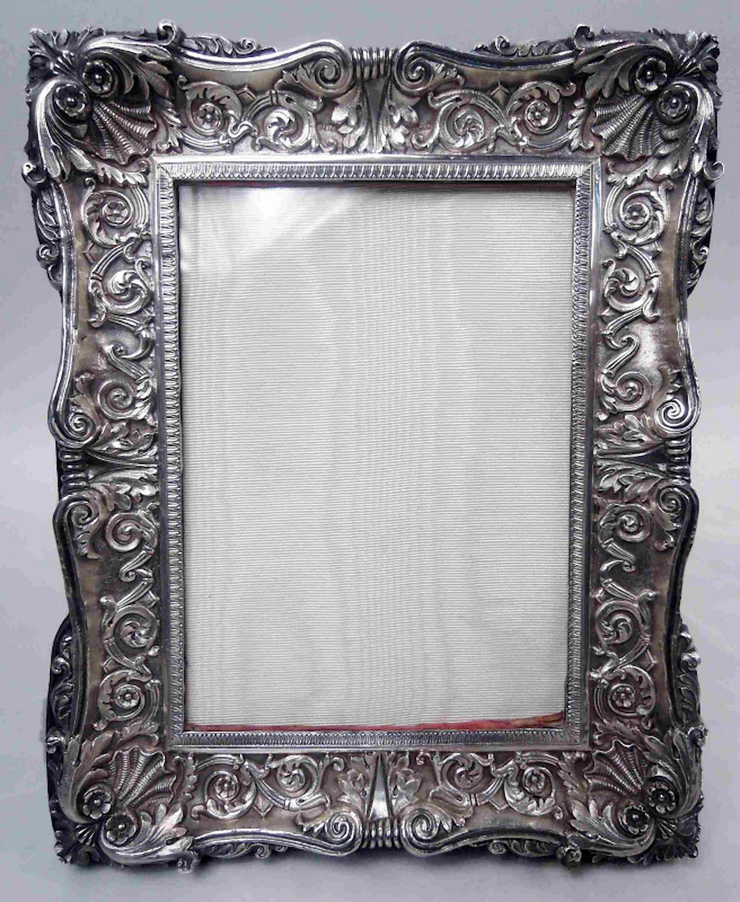 English Thatcher-Era Sumptuous Frame for Portrait or Landscape Picture