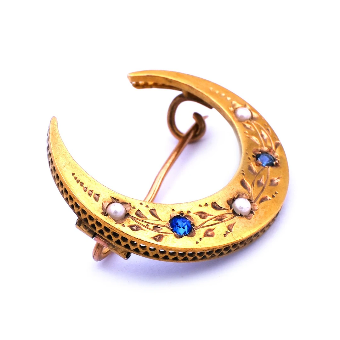 Biedermeier 18K Gold Brosche als Halbmond mit Saphiren und Orientperlen um 1860