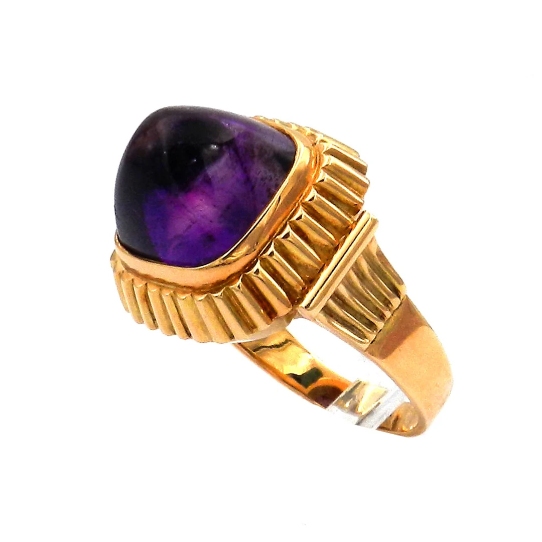Sugar Loaf Amethyst Ring – Retro Statementring in 14K Gold Wien um 1940