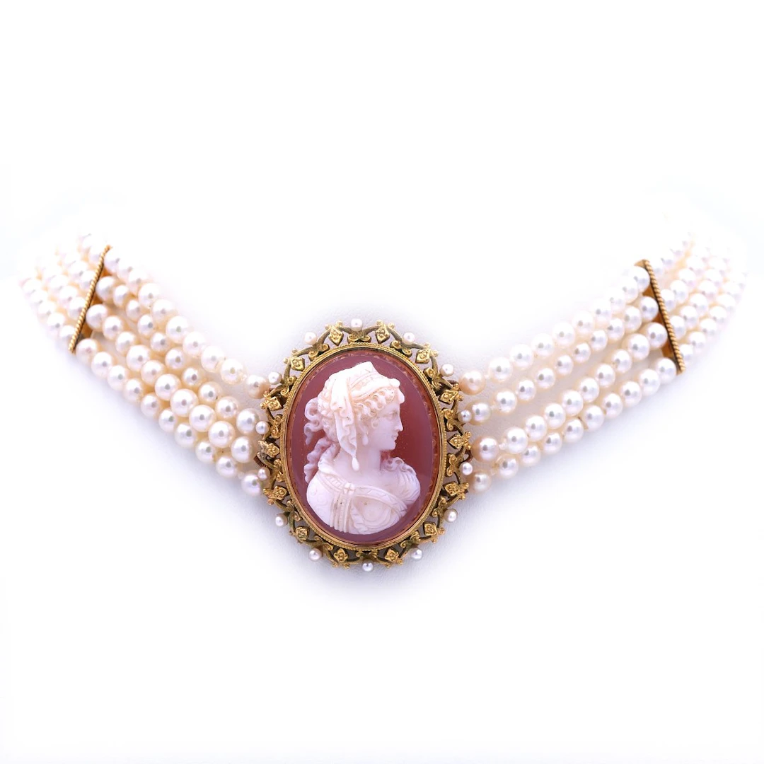 Akoya Perlencollier mit Antiker 18K Gold Kamee Achatgemme als 4-reihiges