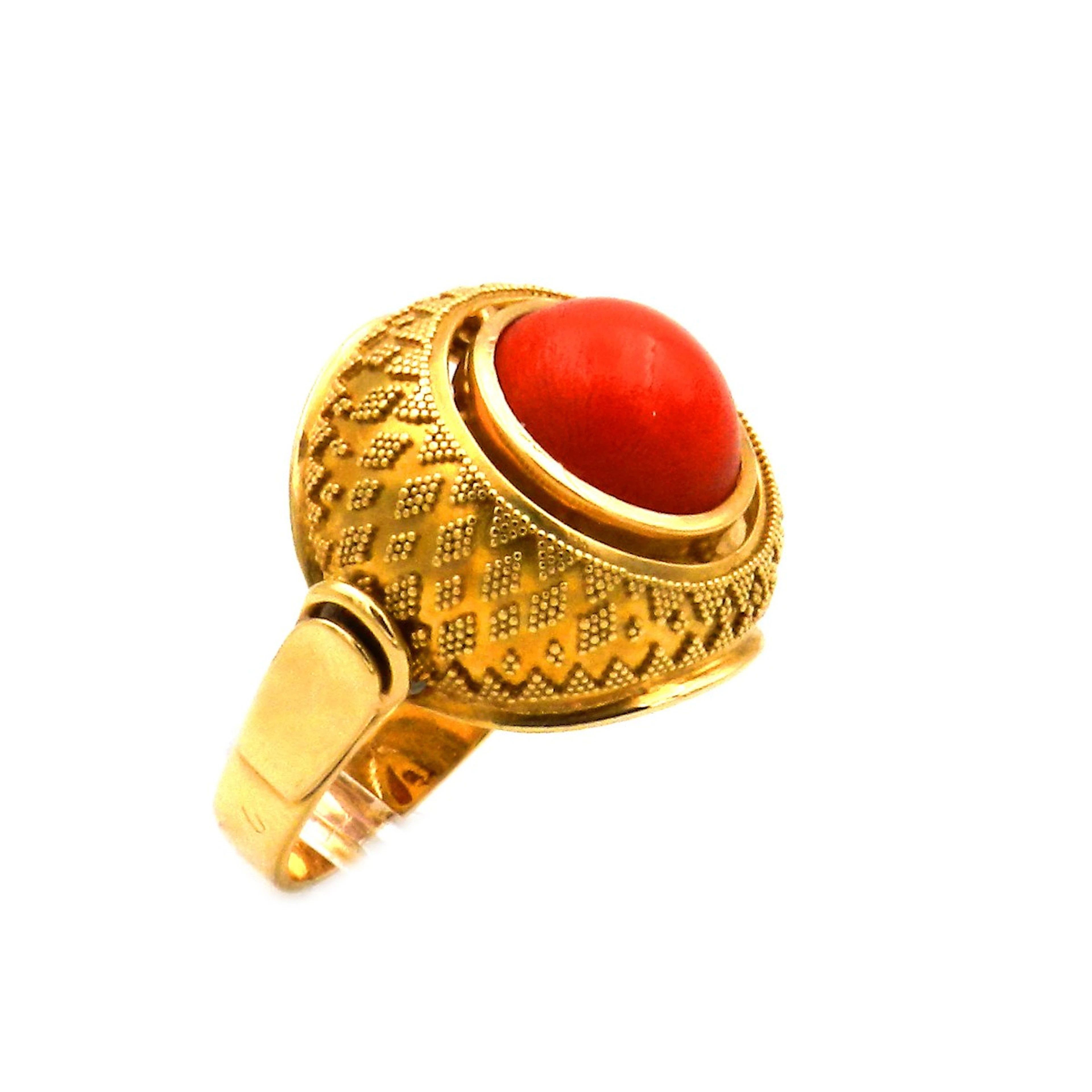 Retro Korallen Ring mit lachsfarbener Mittelmeer Koralle und Goldgranulation