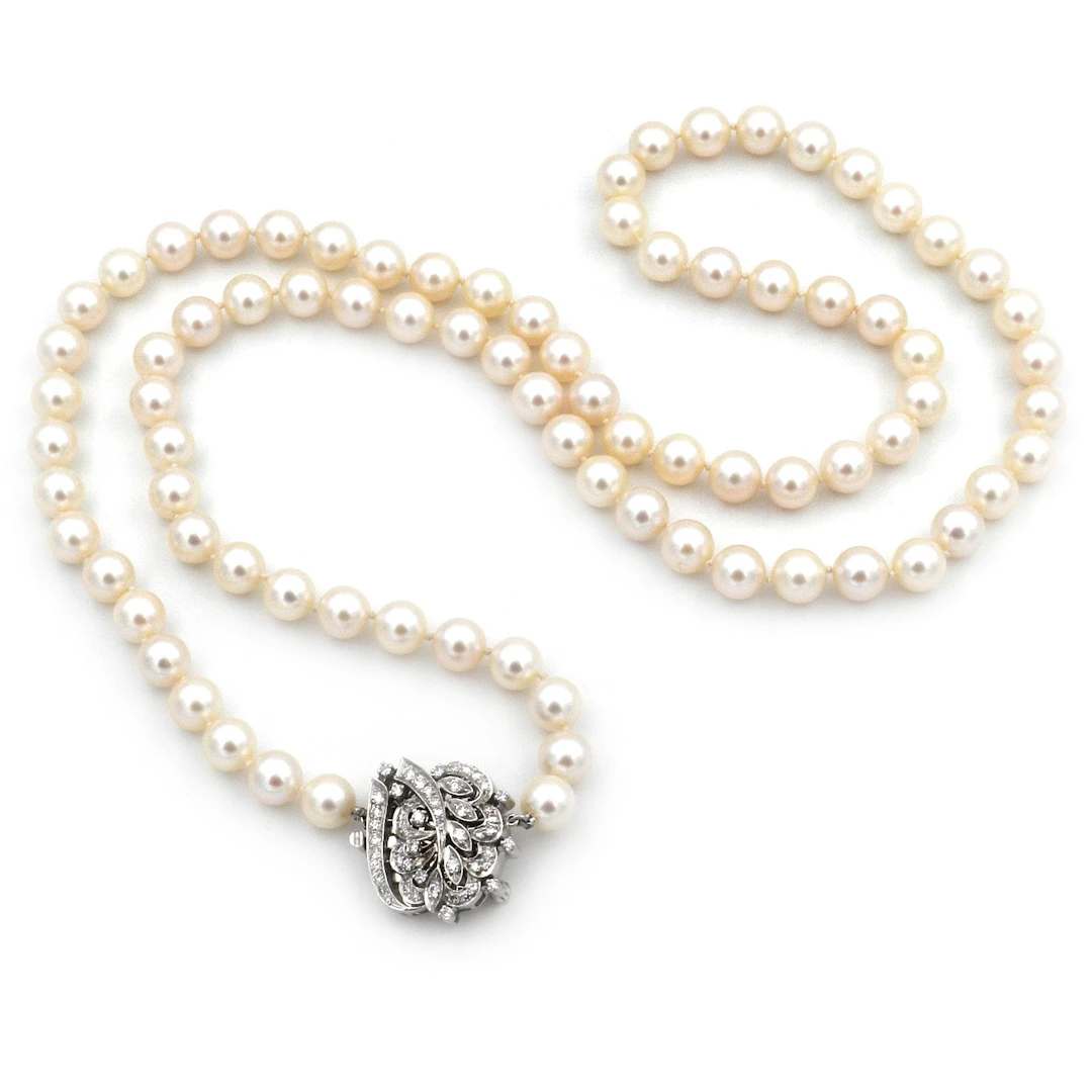 Lange Akoya Zucht Perlen Kette mit 2 ct Diamant Schließe